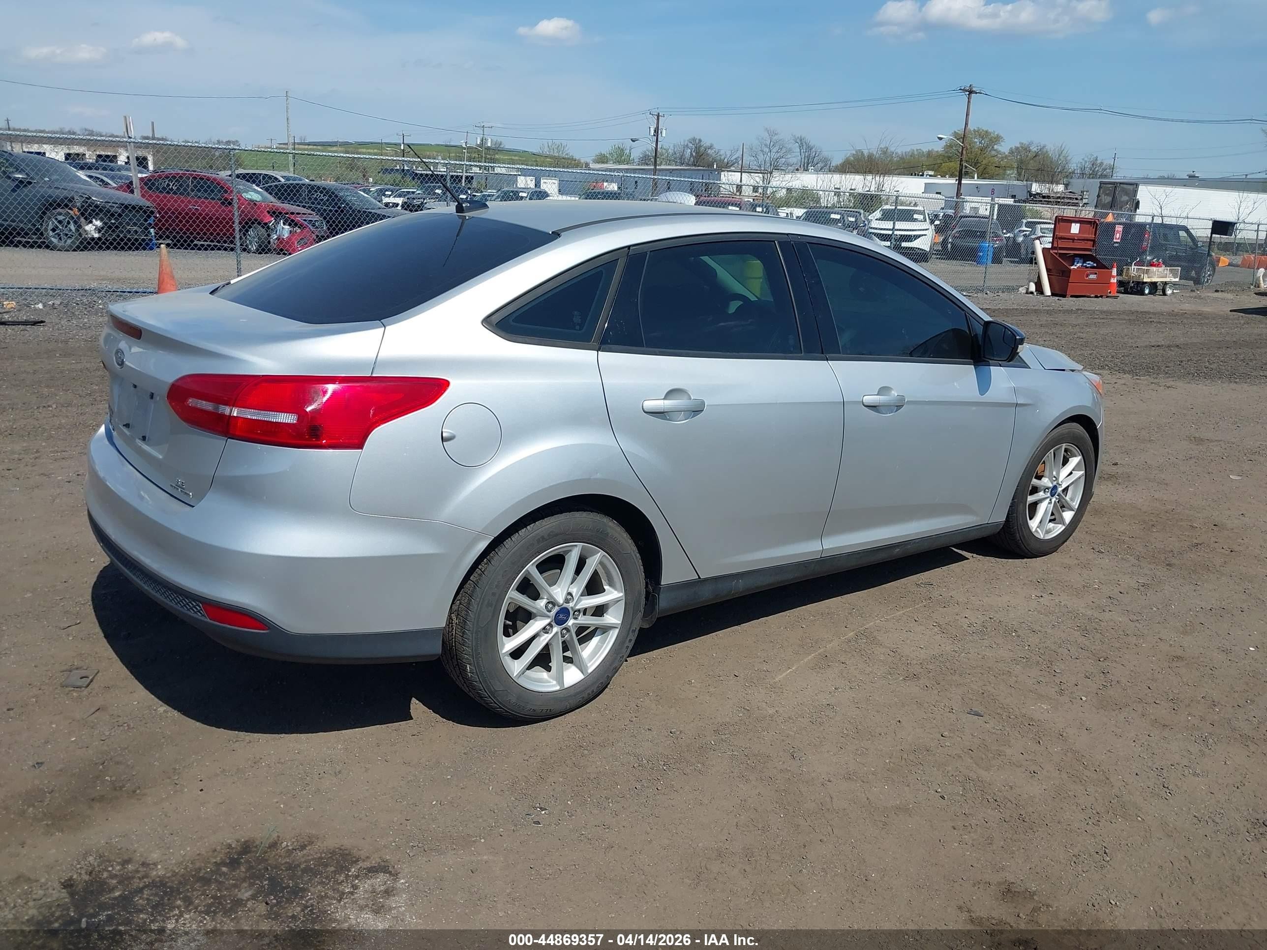 2015 Ford Focus Se Silver vin: 1FADP3F20FL282631