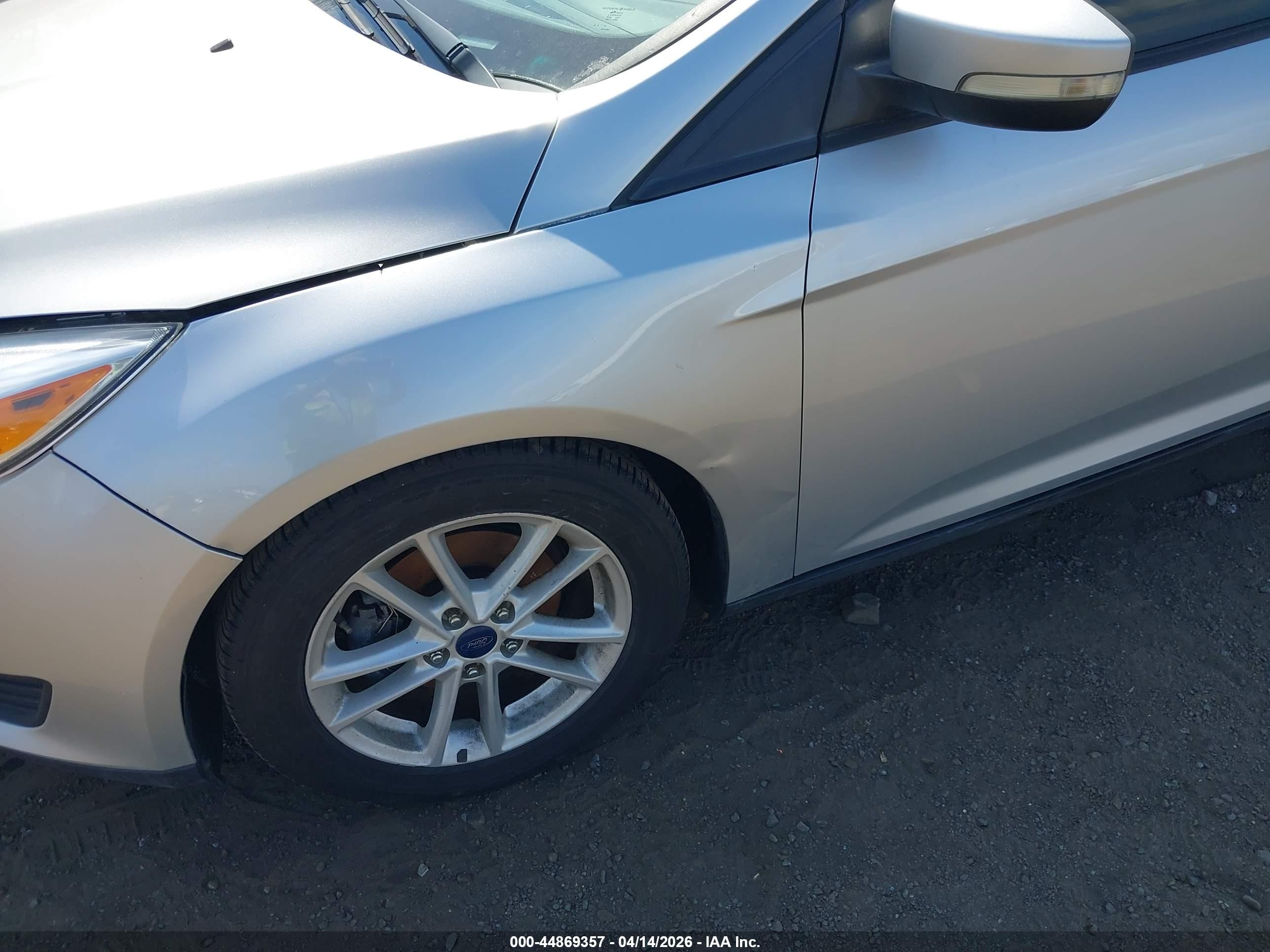 2015 Ford Focus Se Silver vin: 1FADP3F20FL282631