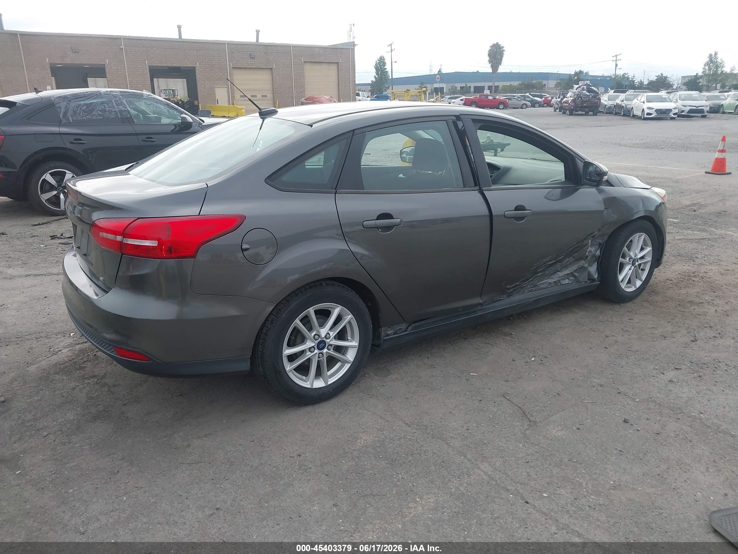 2015 Ford Focus Se Gray vin: 1FADP3F20FL294665