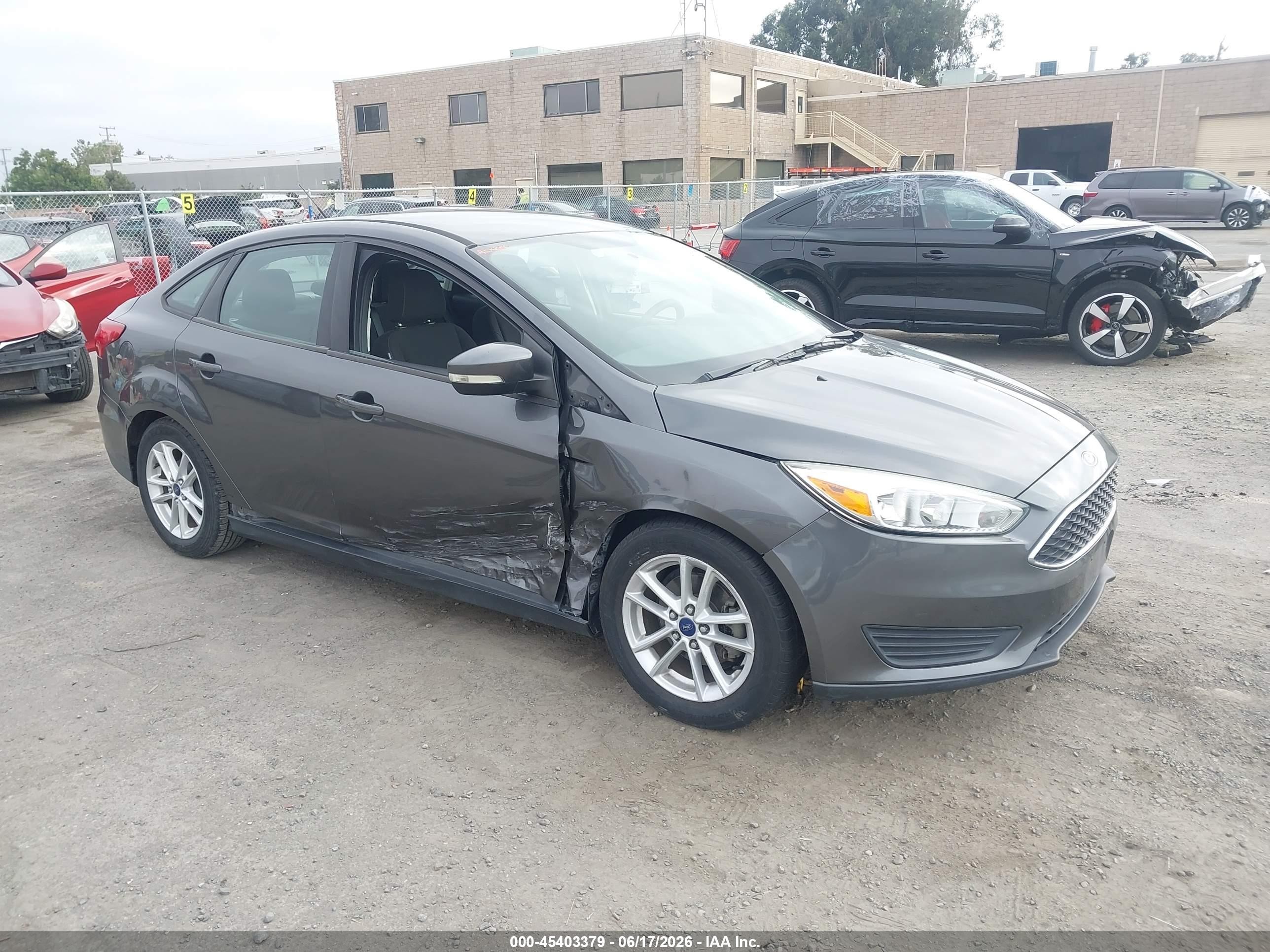 2015 Ford Focus Se Gray vin: 1FADP3F20FL294665