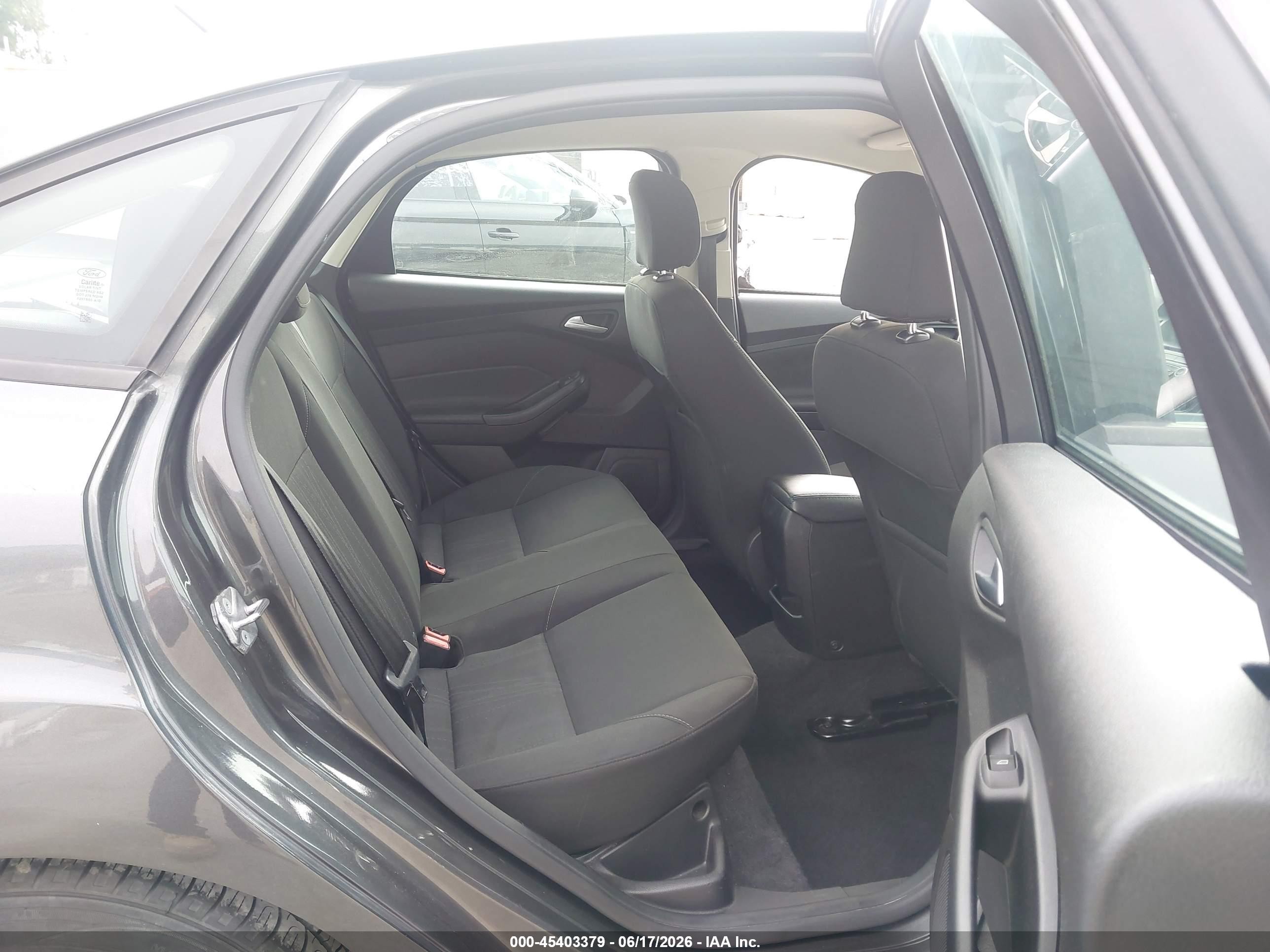 2015 Ford Focus Se Gray vin: 1FADP3F20FL294665