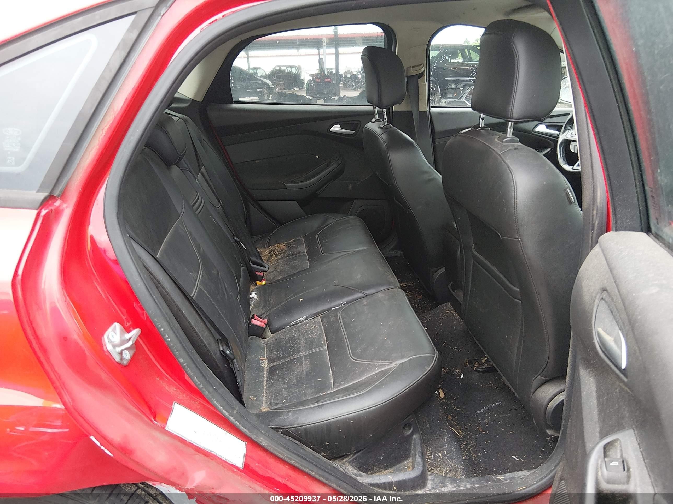 2015 Ford Focus Se Red vin: 1FADP3F20FL302439