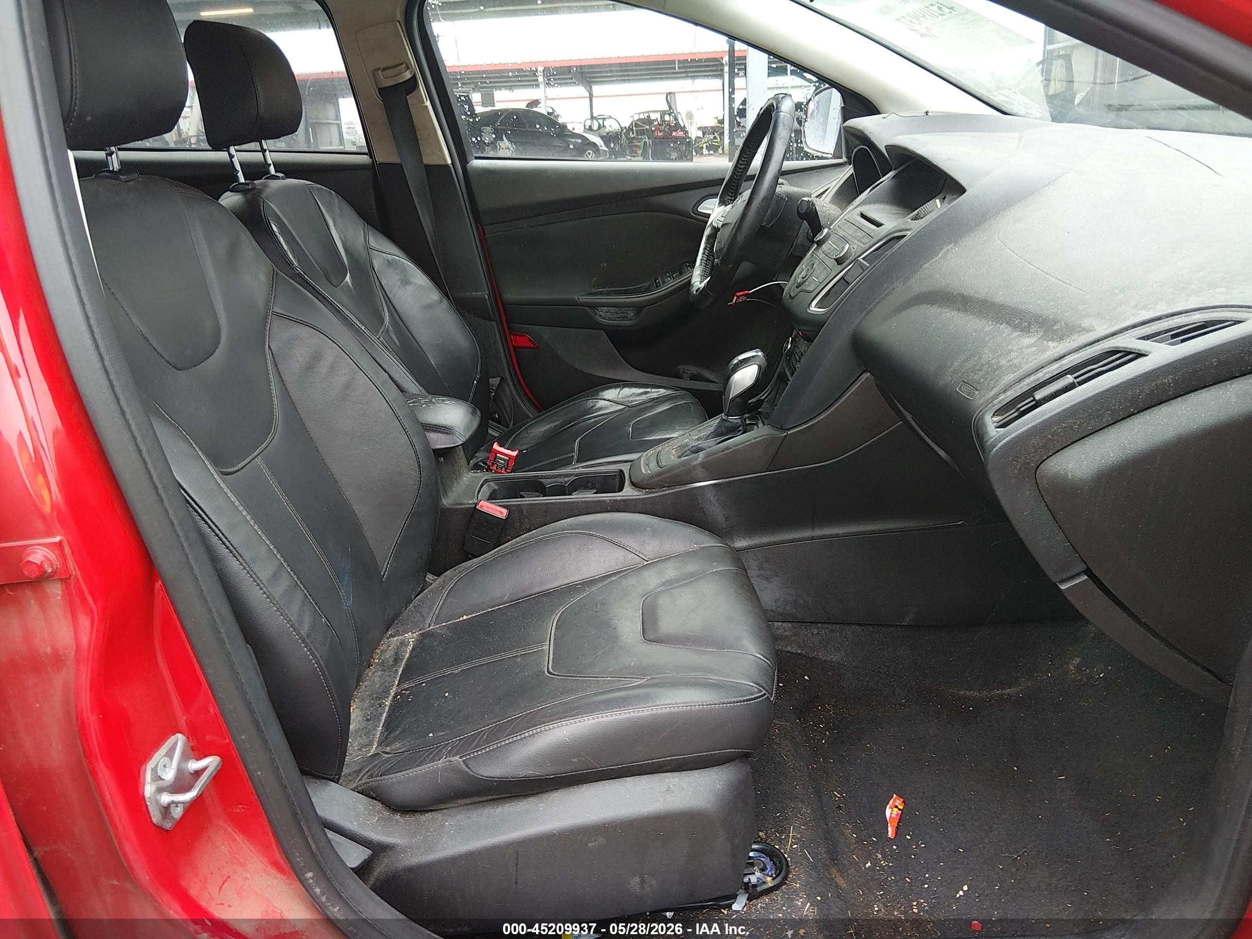 2015 Ford Focus Se Red vin: 1FADP3F20FL302439