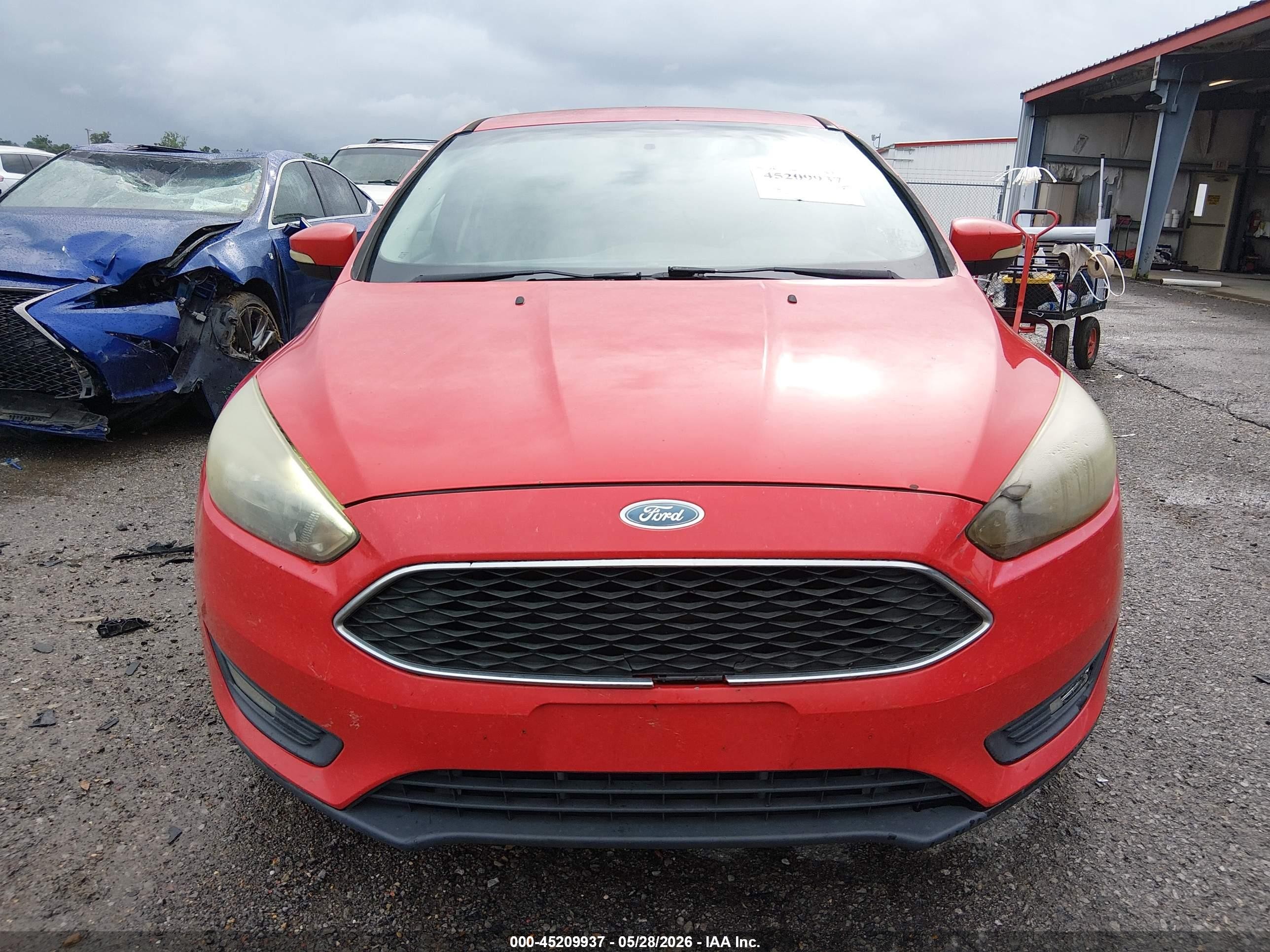 2015 Ford Focus Se Red vin: 1FADP3F20FL302439