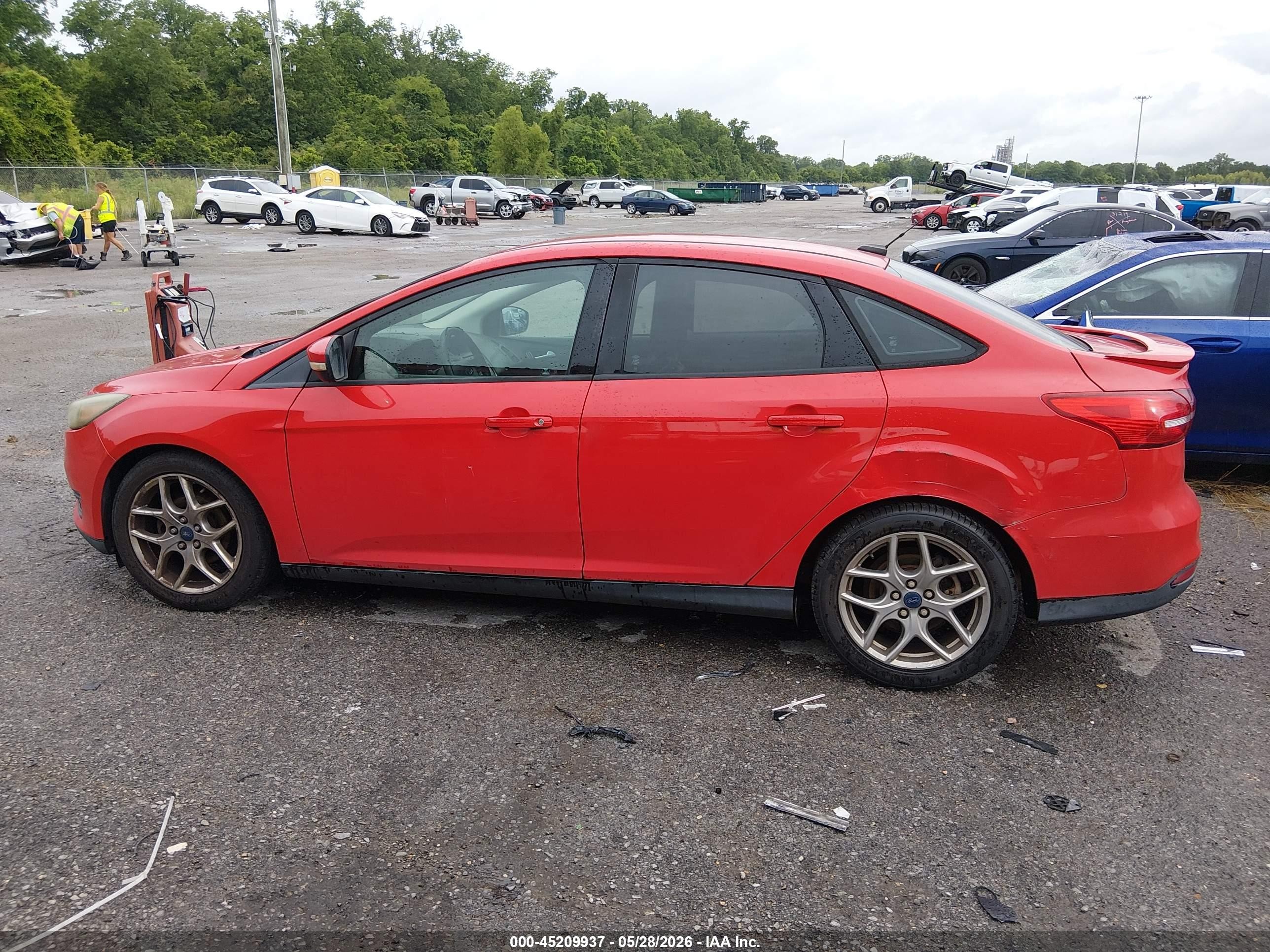 2015 Ford Focus Se Red vin: 1FADP3F20FL302439