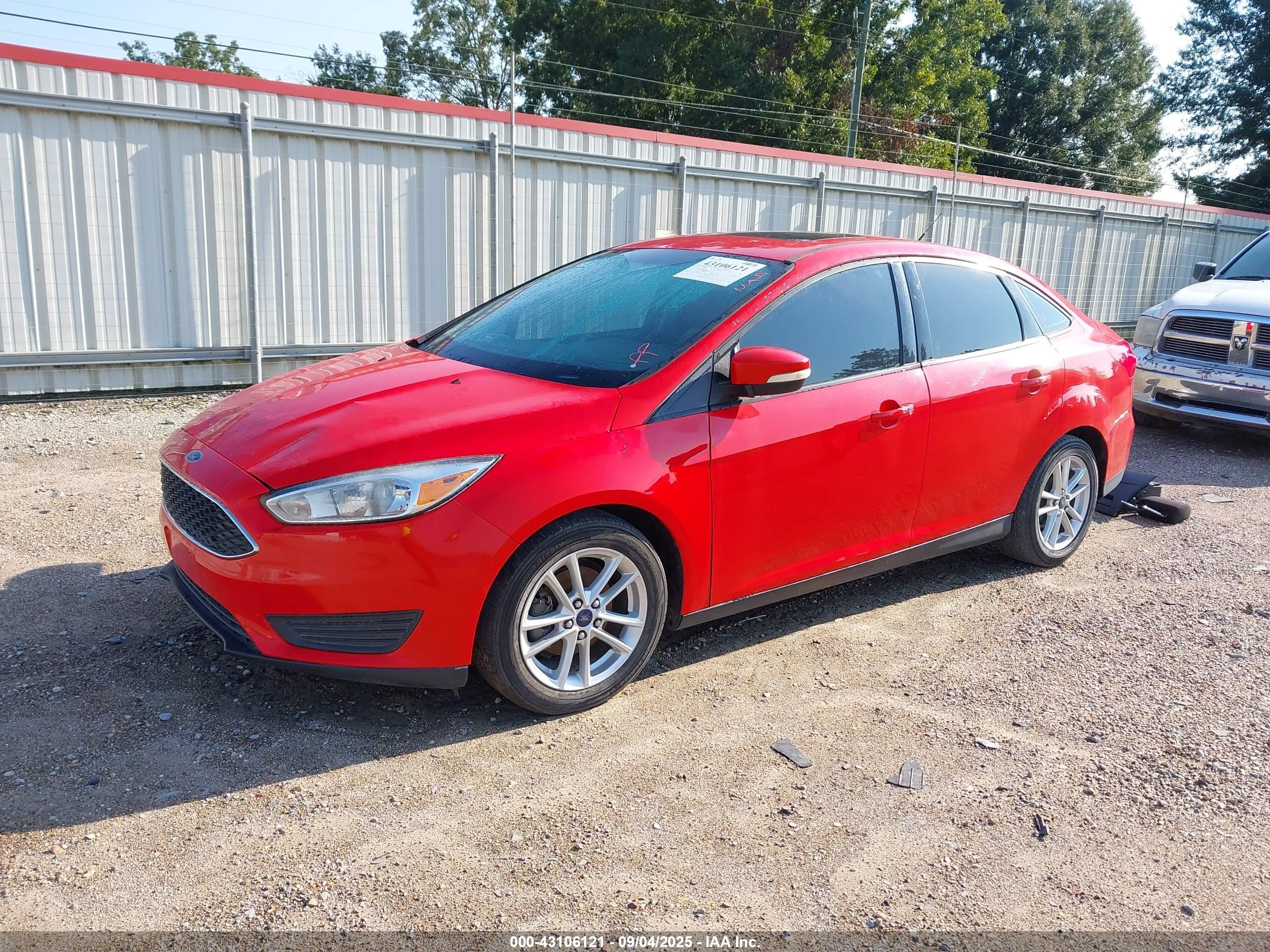 2015 Ford Focus Se Red vin: 1FADP3F20FL316695