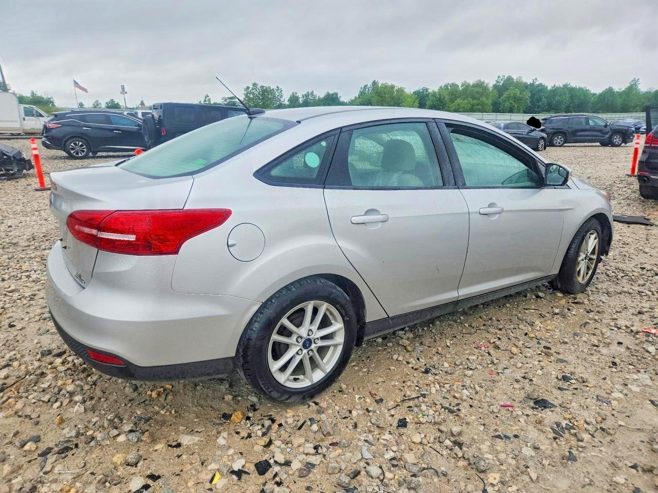 2015 Ford Focus Se White vin: 1FADP3F20FL336784
