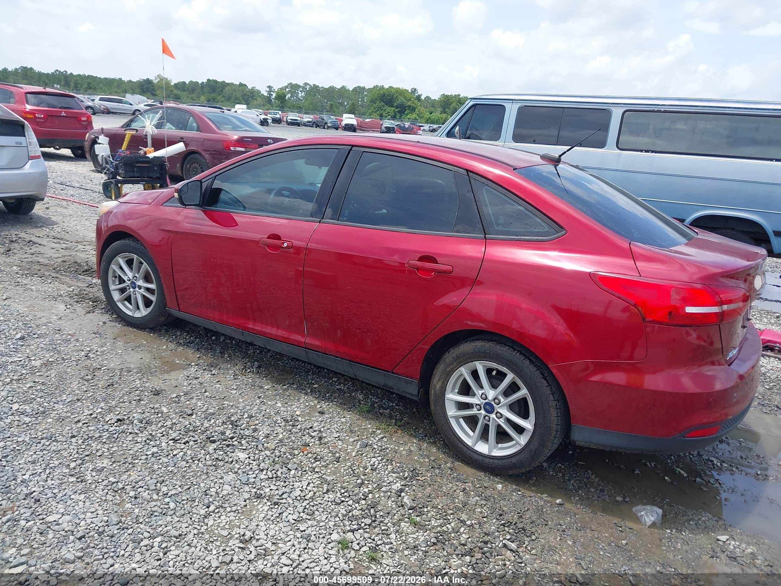 2015 Ford Focus Se Red vin: 1FADP3F20FL339913