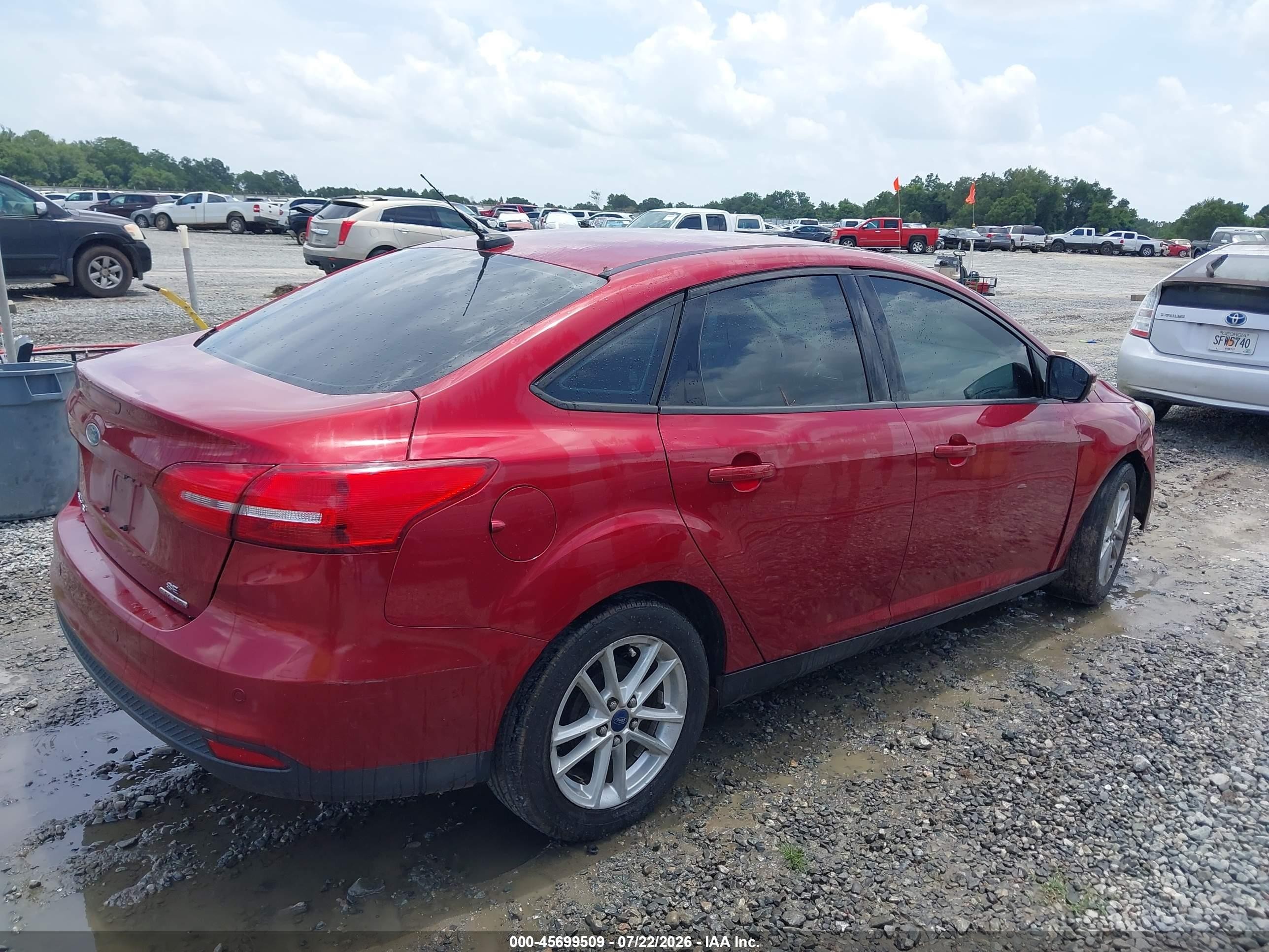 2015 Ford Focus Se Red vin: 1FADP3F20FL339913