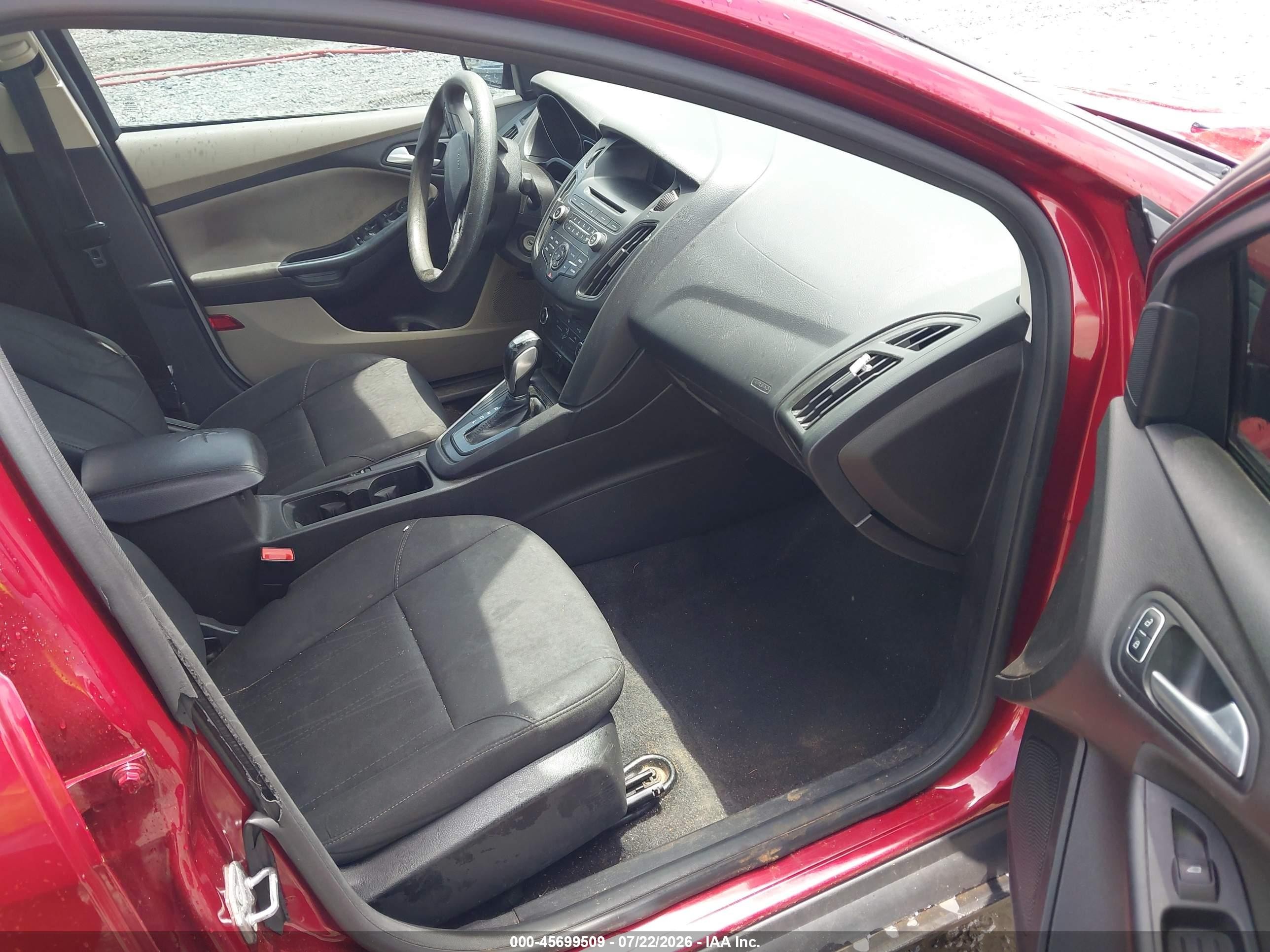 2015 Ford Focus Se Red vin: 1FADP3F20FL339913