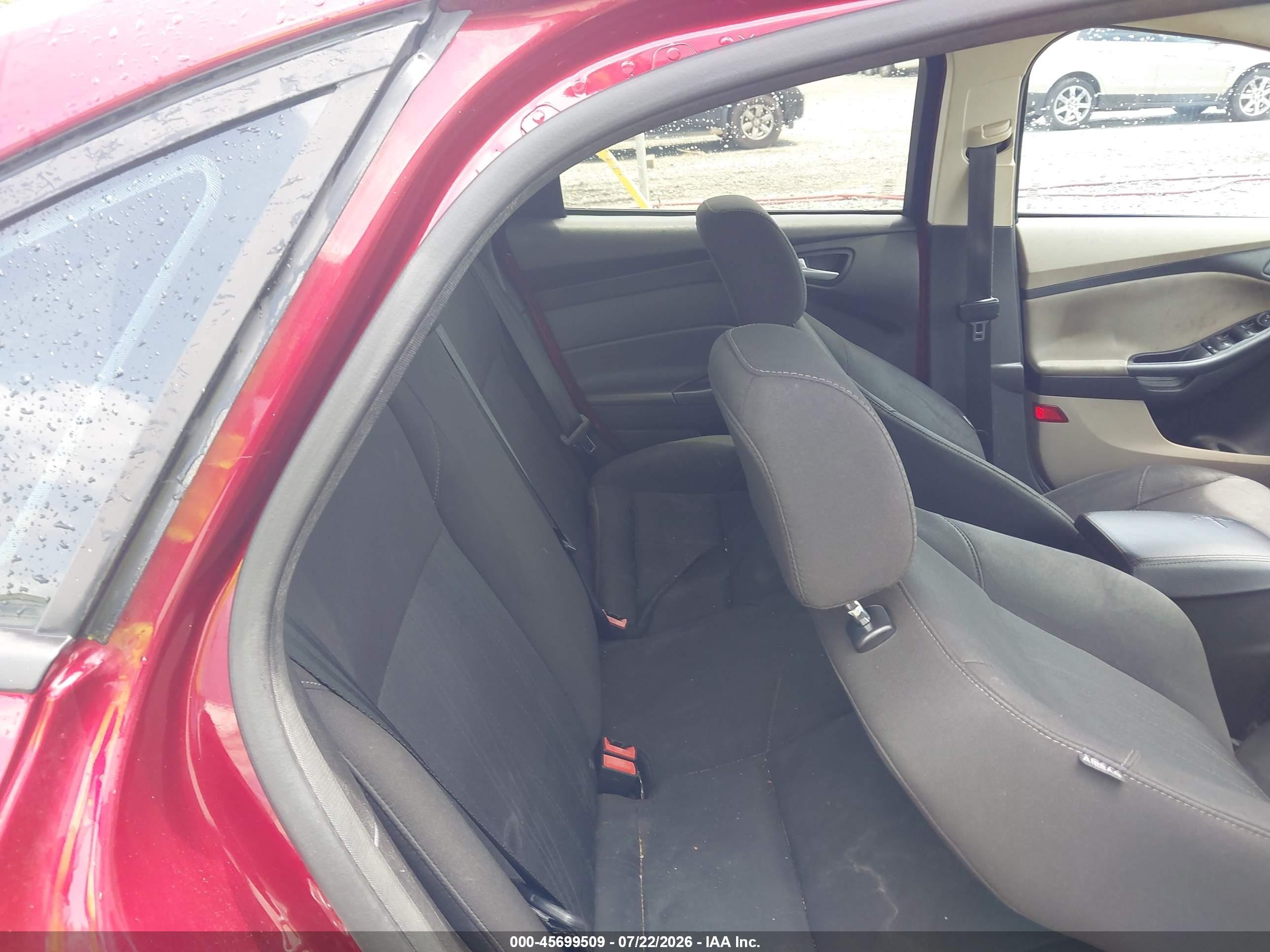 2015 Ford Focus Se Red vin: 1FADP3F20FL339913