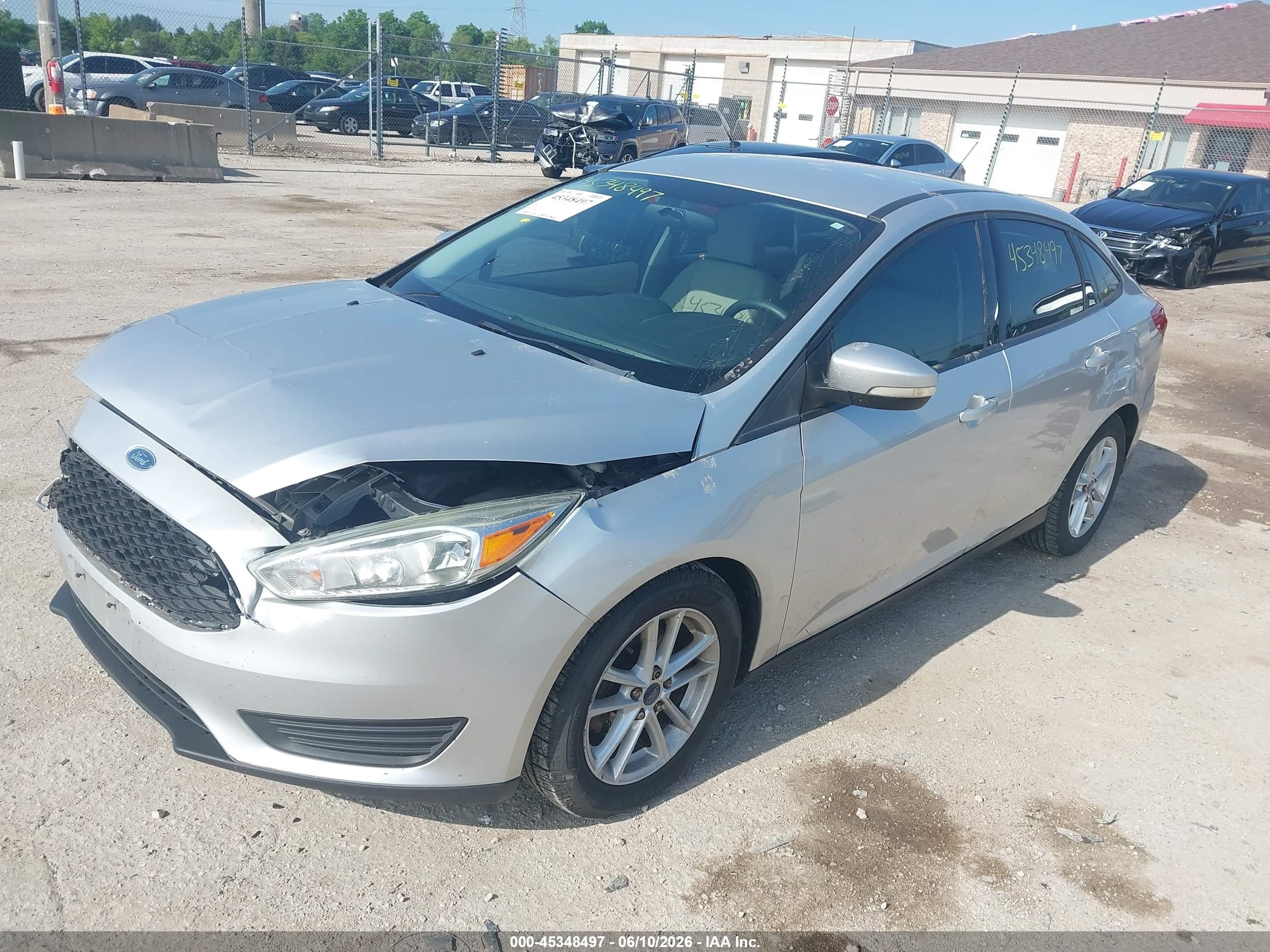 2015 Ford Focus Se Серебряный vin: 1FADP3F20FL344027