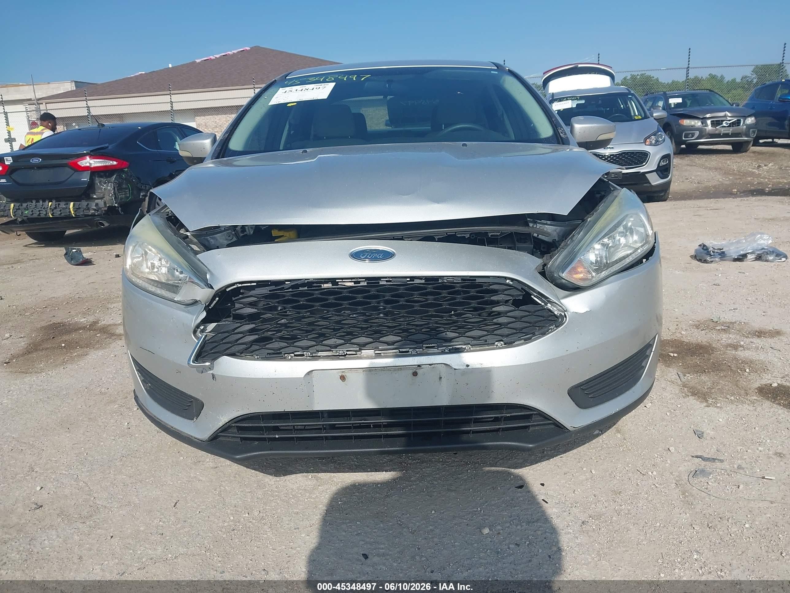 2015 Ford Focus Se Серебряный vin: 1FADP3F20FL344027