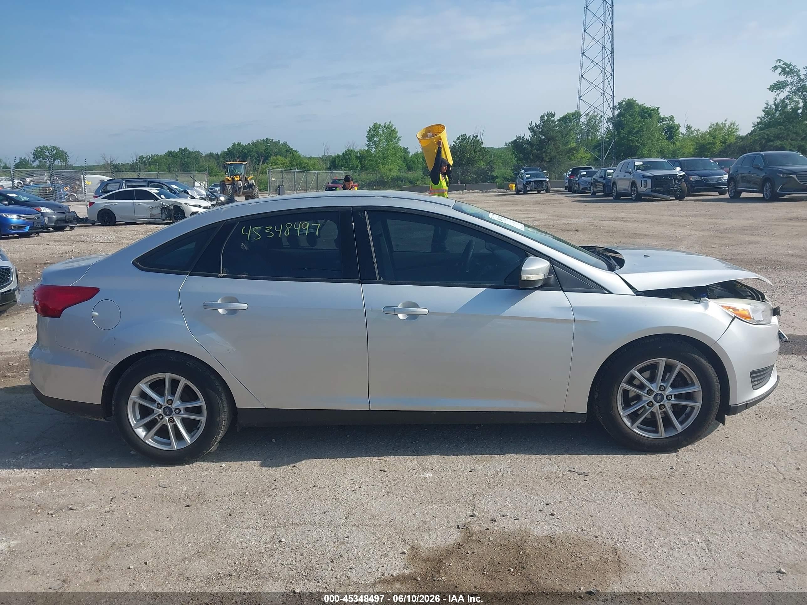 2015 Ford Focus Se Серебряный vin: 1FADP3F20FL344027