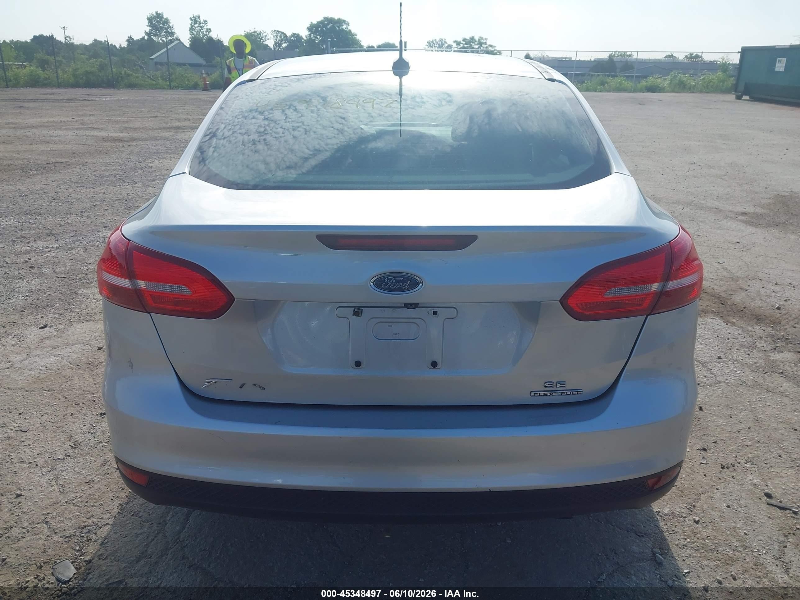 2015 Ford Focus Se Серебряный vin: 1FADP3F20FL344027