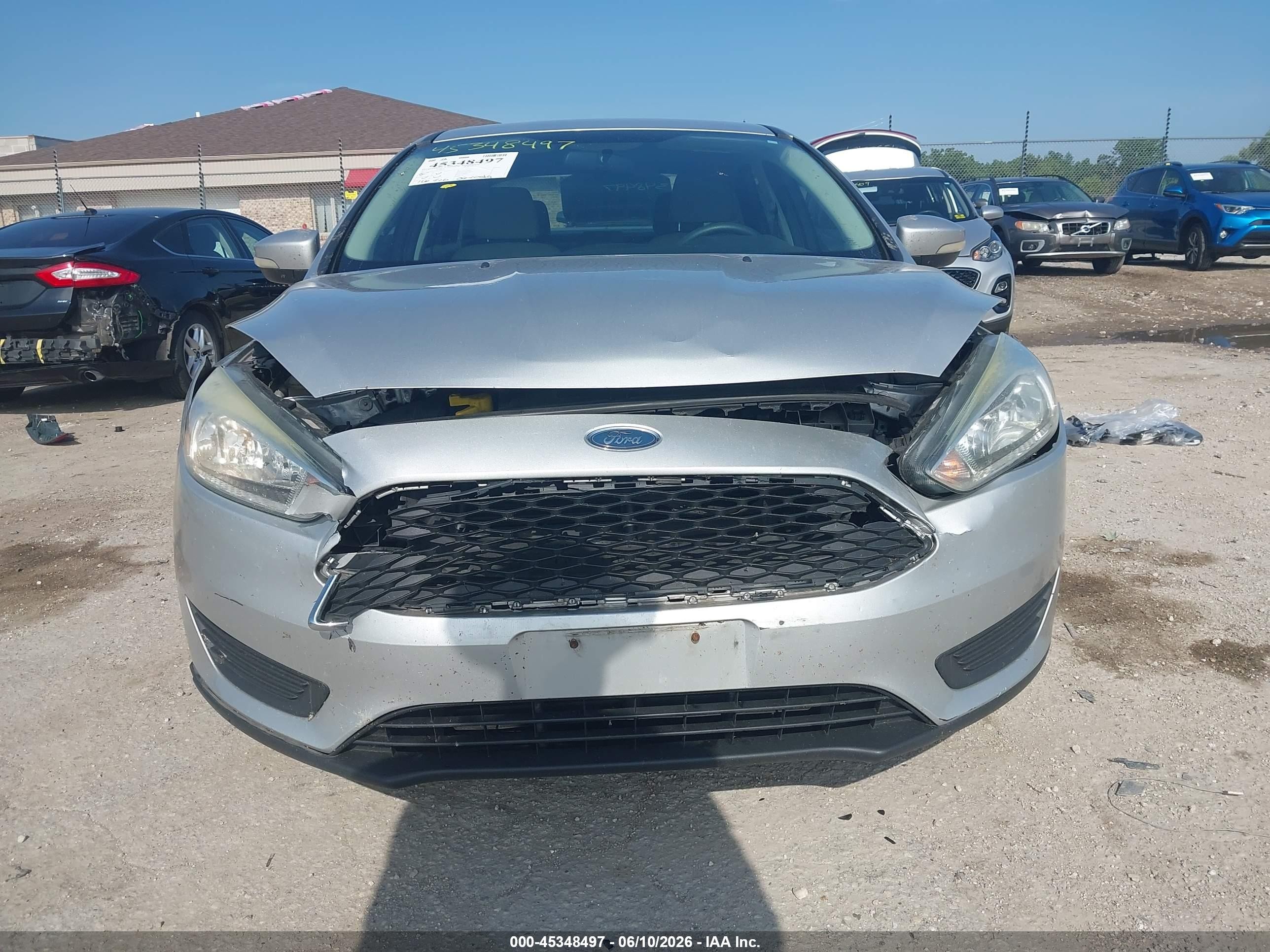 2015 Ford Focus Se Серебряный vin: 1FADP3F20FL344027