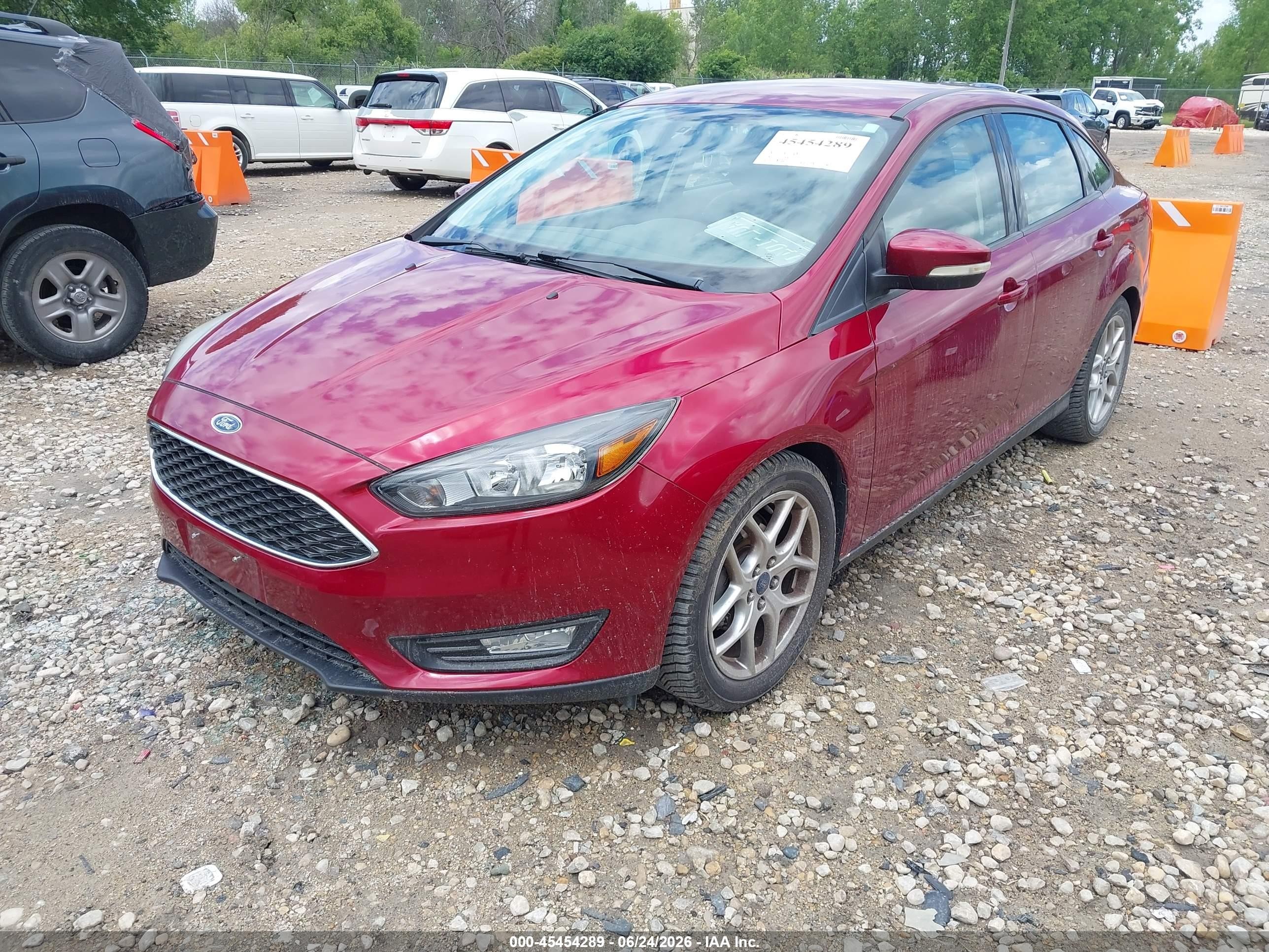 2015 Ford Focus Se Red vin: 1FADP3F20FL346330