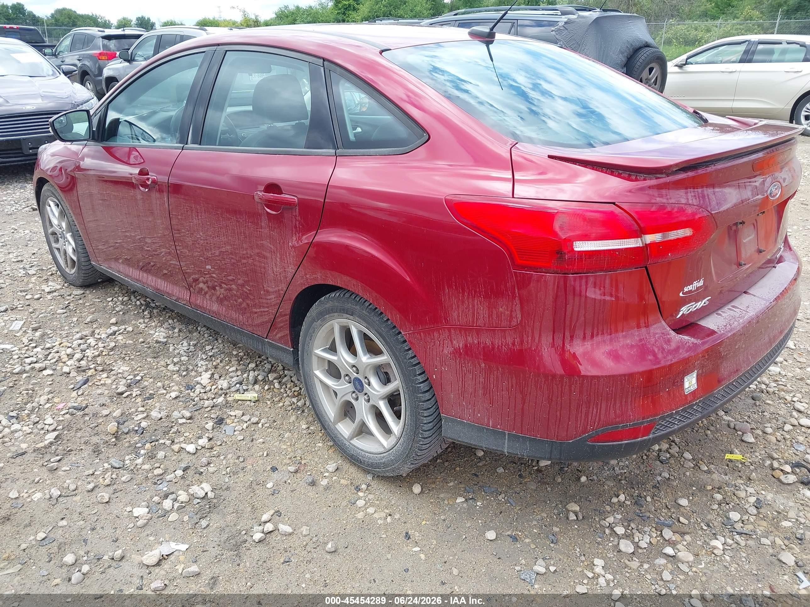 2015 Ford Focus Se Red vin: 1FADP3F20FL346330