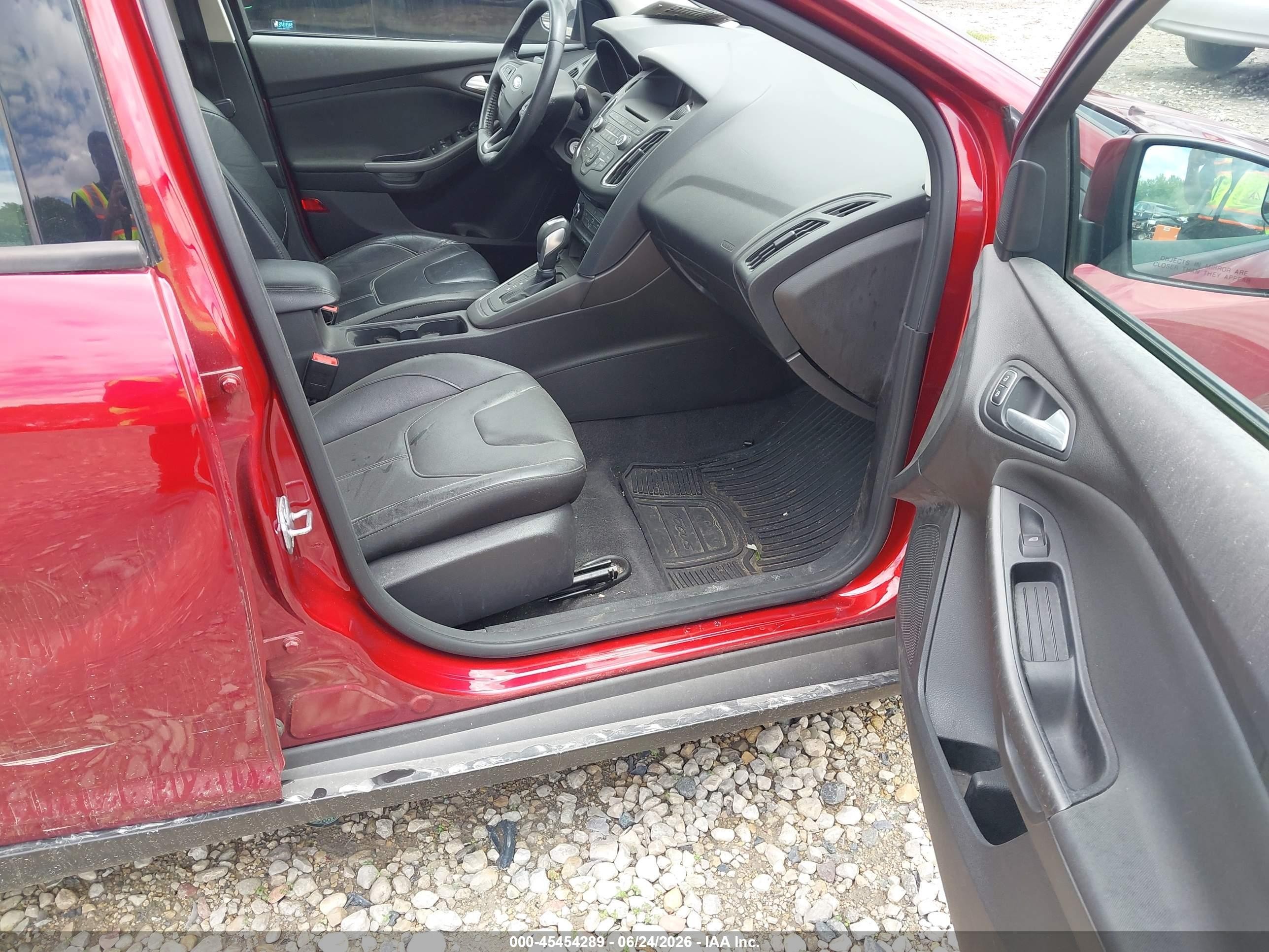 2015 Ford Focus Se Red vin: 1FADP3F20FL346330