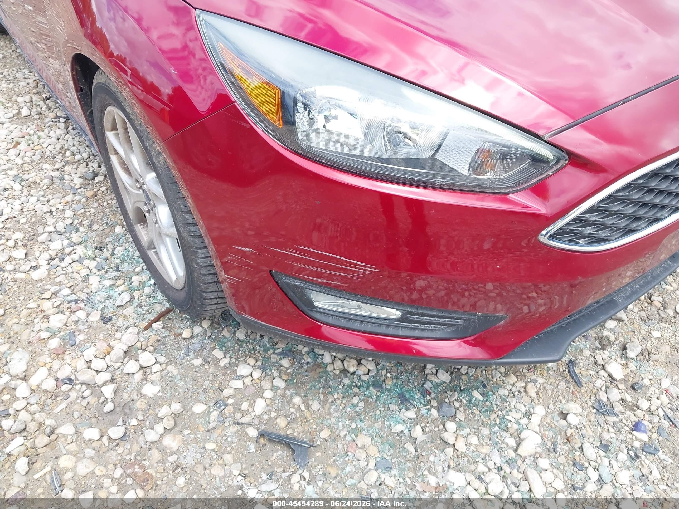 2015 Ford Focus Se Red vin: 1FADP3F20FL346330