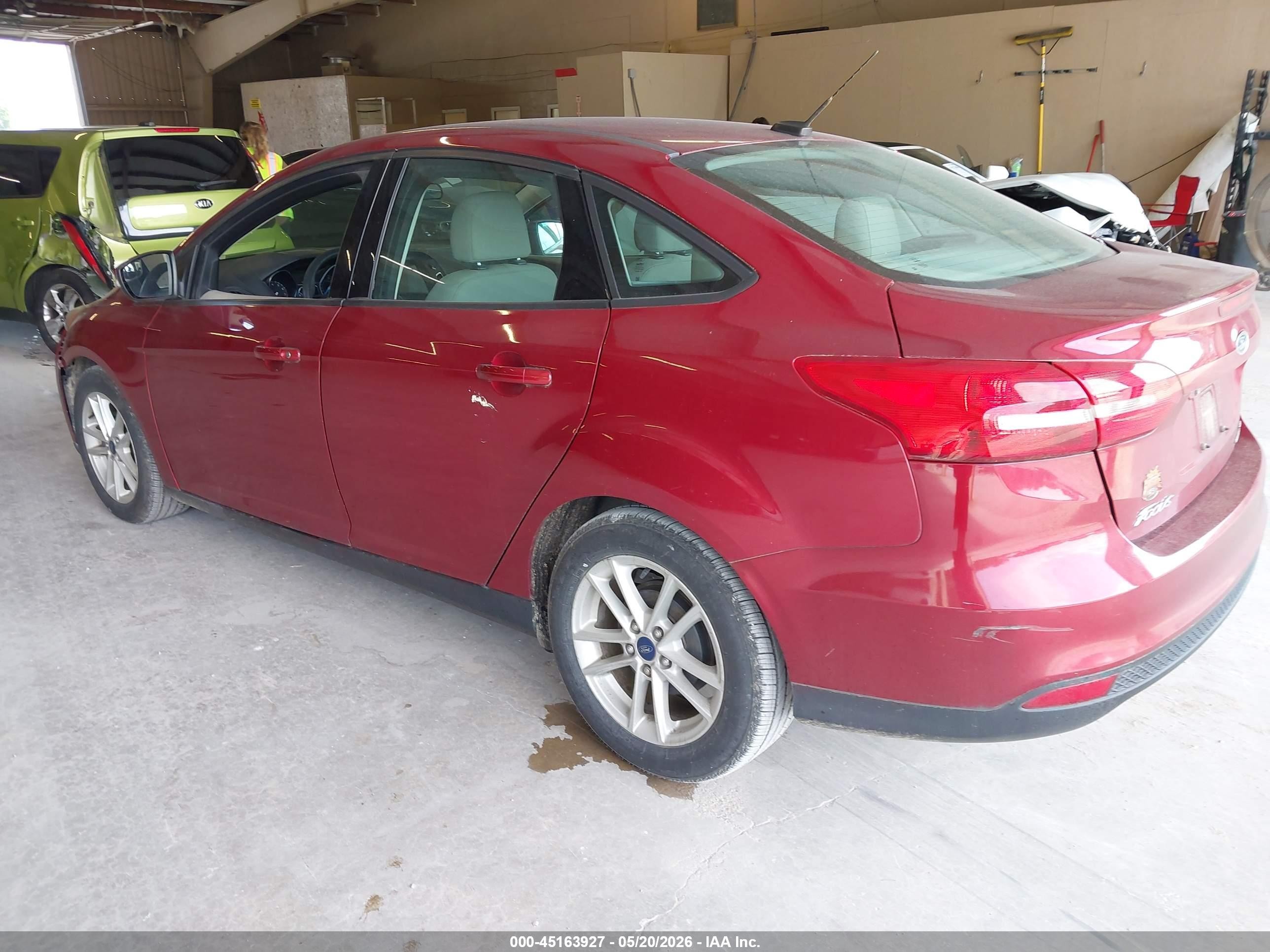 2015 Ford Focus Se Burgundy vin: 1FADP3F20FL372734