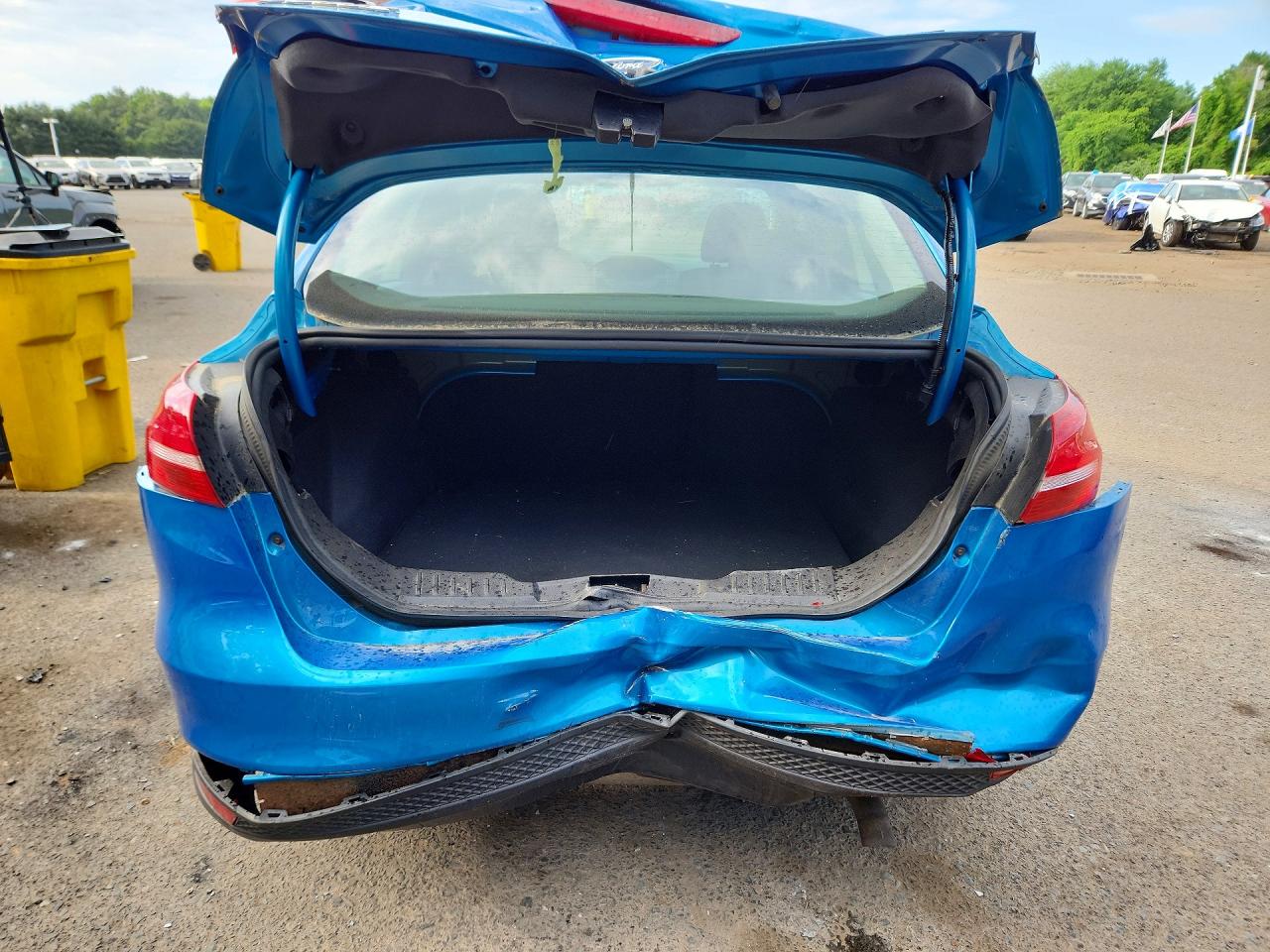 2015 Ford Focus Se Blue vin: 1FADP3F20FL380946