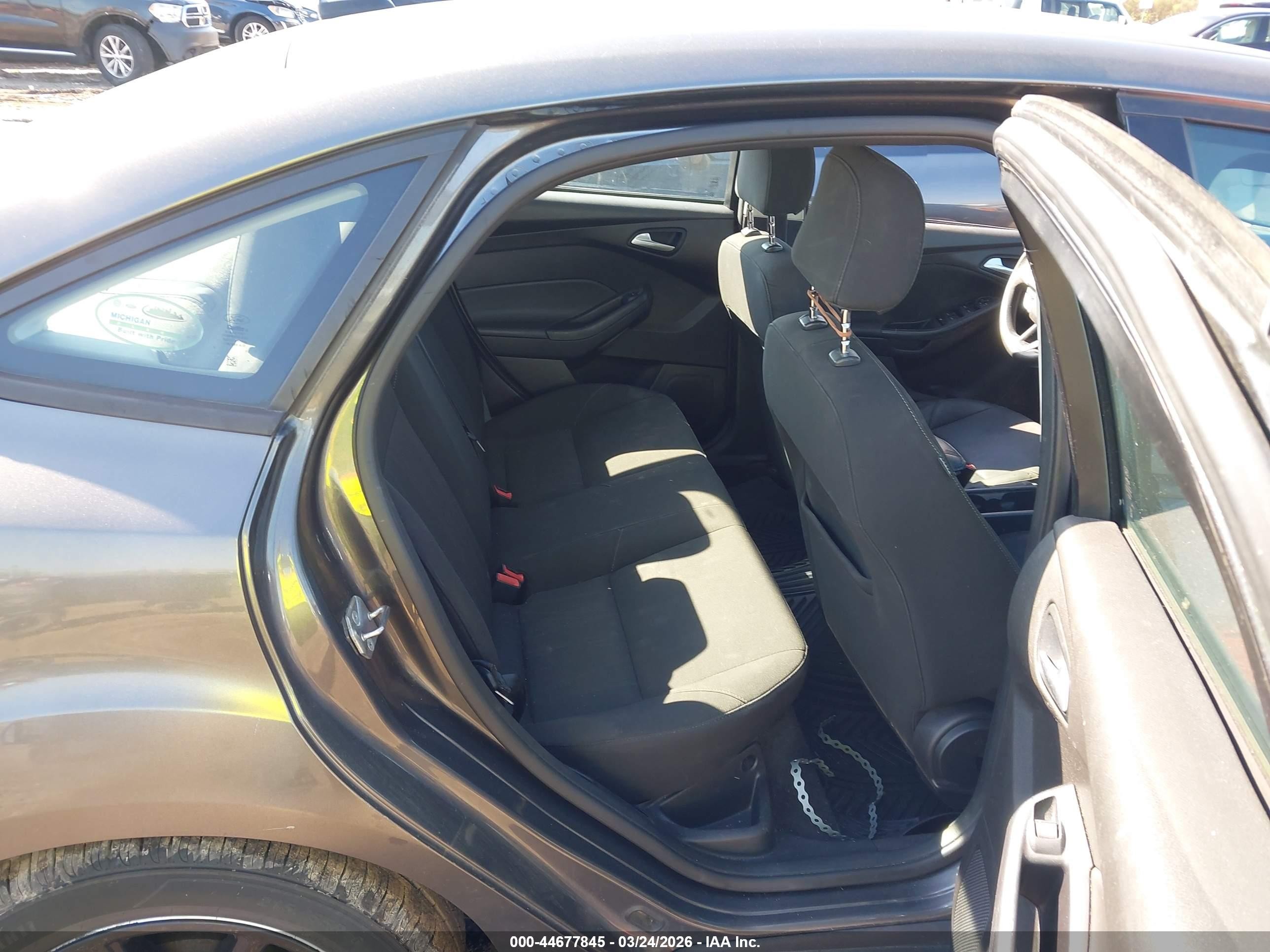 2016 Ford Focus Se Серый vin: 1FADP3F20GL202035