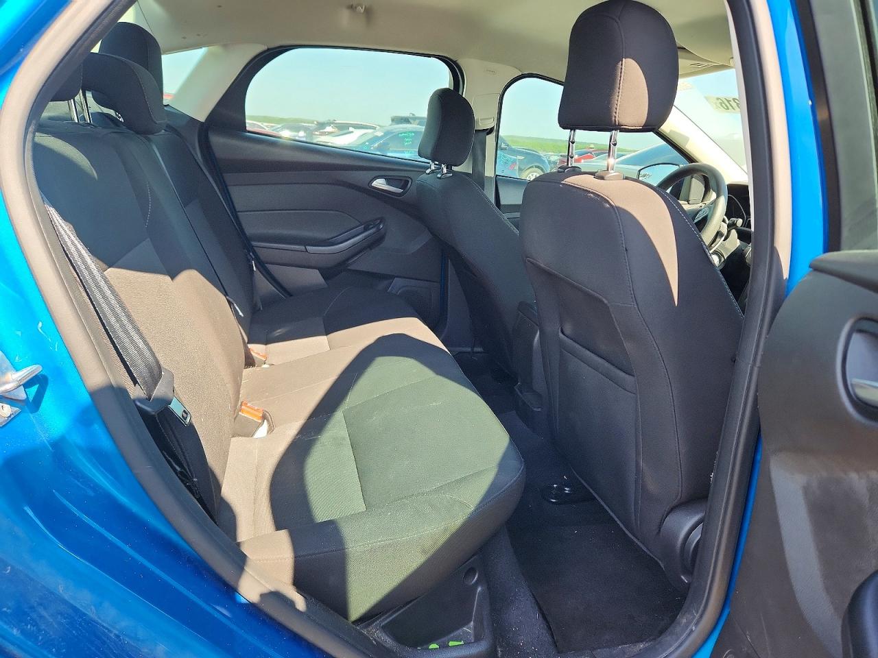 2016 Ford Focus Se Blue vin: 1FADP3F20GL281478