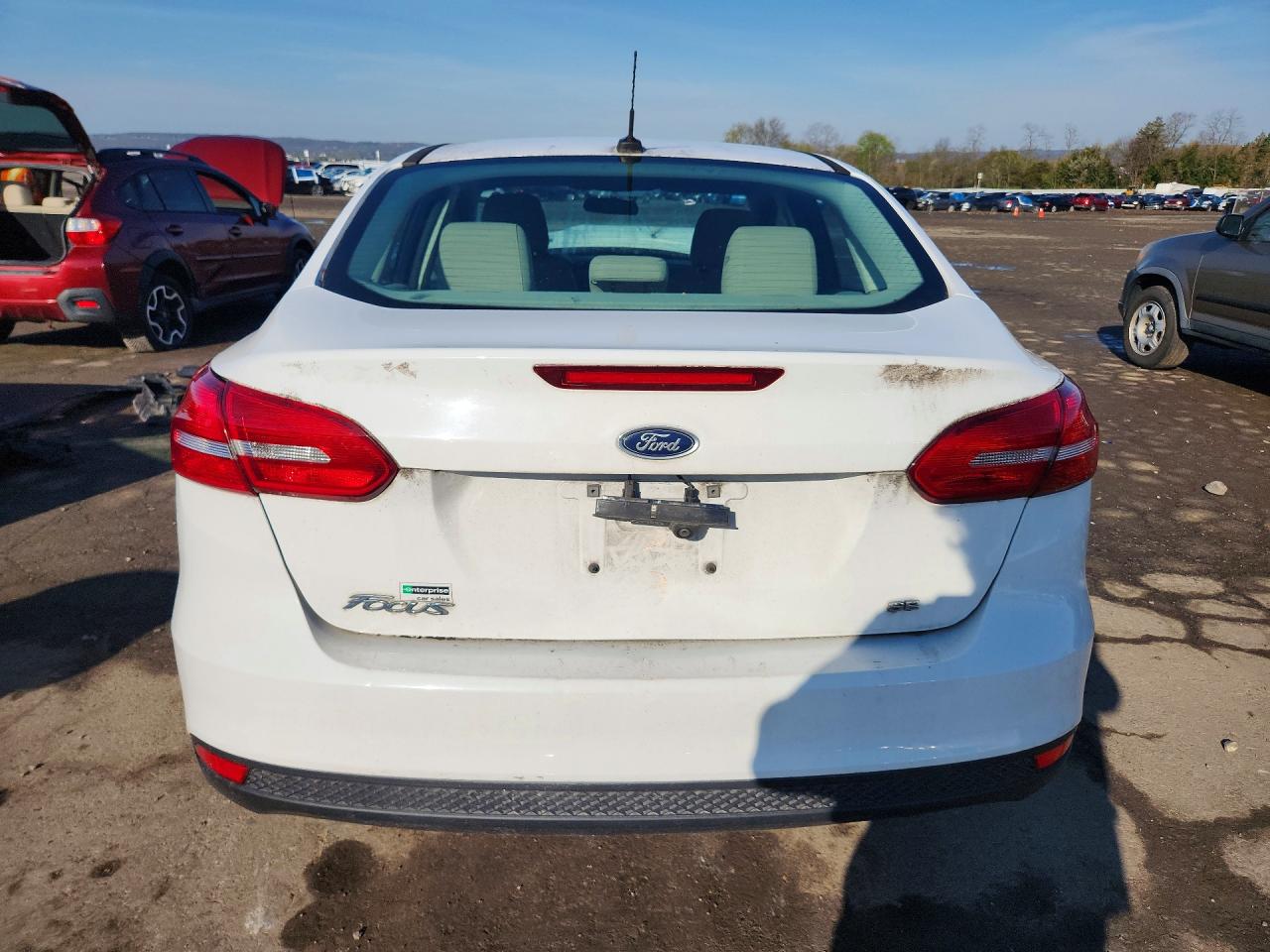 2018 Ford Focus Se White vin: 1FADP3F20JL288406
