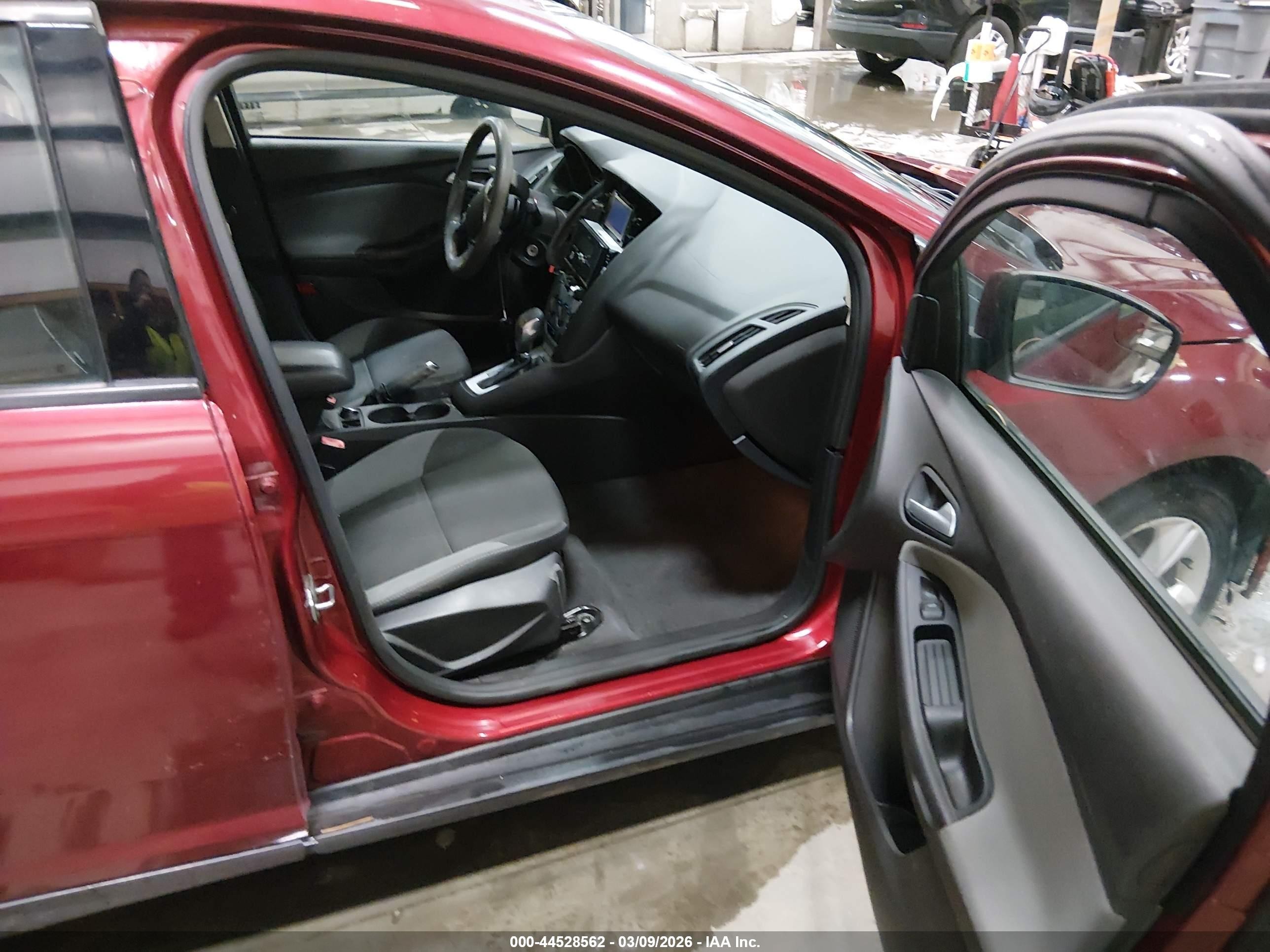 2013 Ford Focus Se Красный vin: 1FADP3F21DL318680