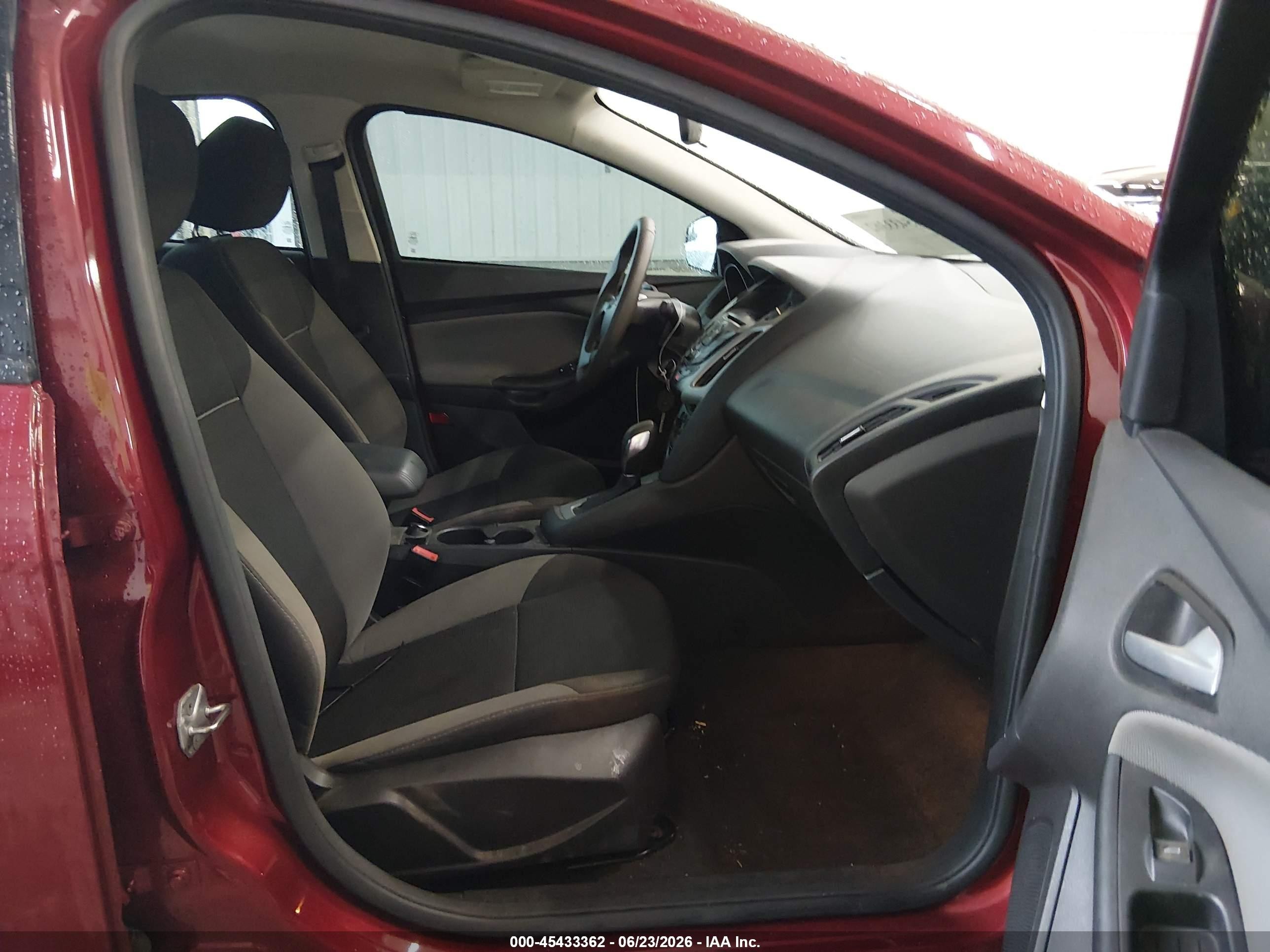 2014 Ford Focus Se Red vin: 1FADP3F21EL103172