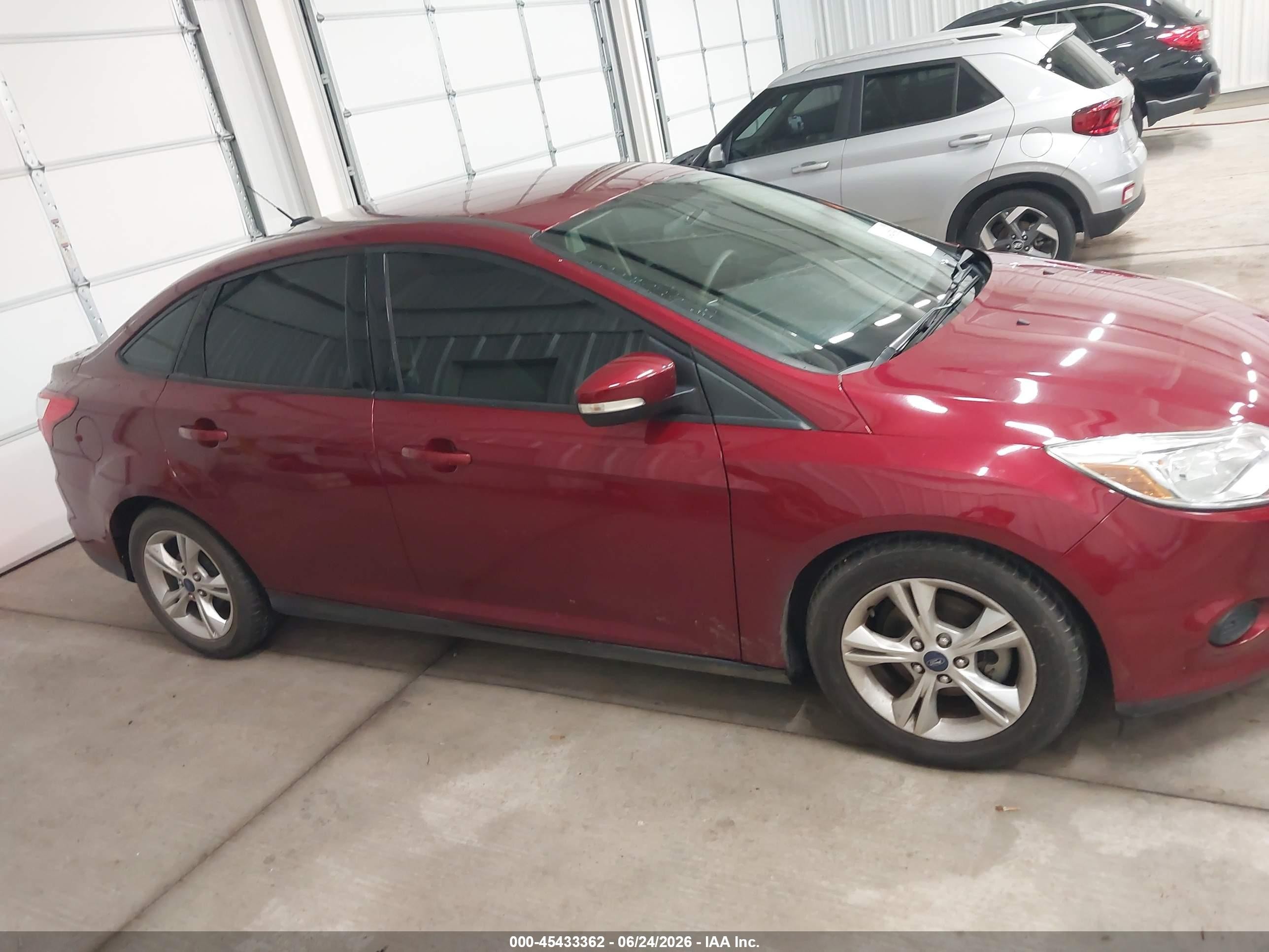 2014 Ford Focus Se Red vin: 1FADP3F21EL103172