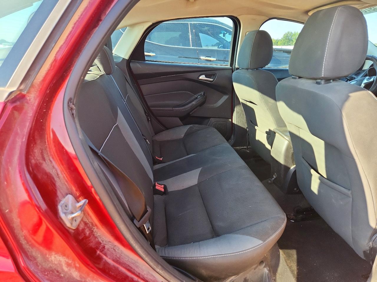 2014 Ford Focus Se Red vin: 1FADP3F21EL103642