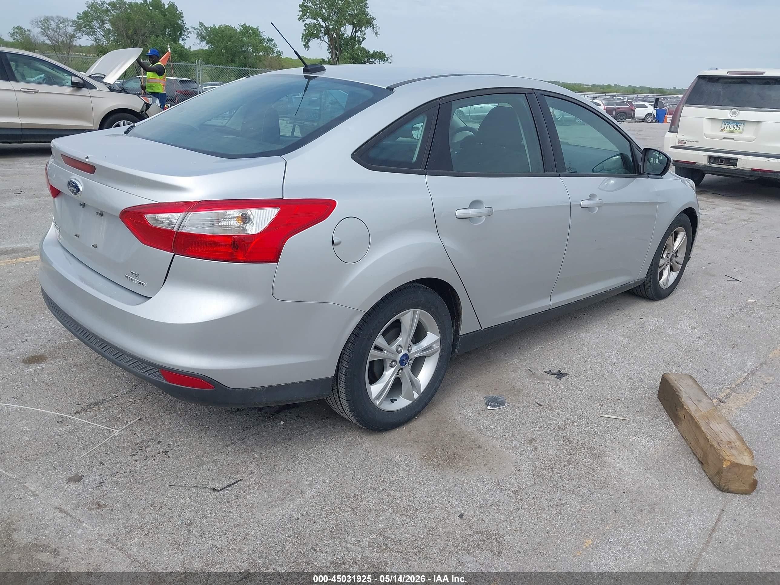 2014 Ford Focus Se Silver vin: 1FADP3F21EL110526