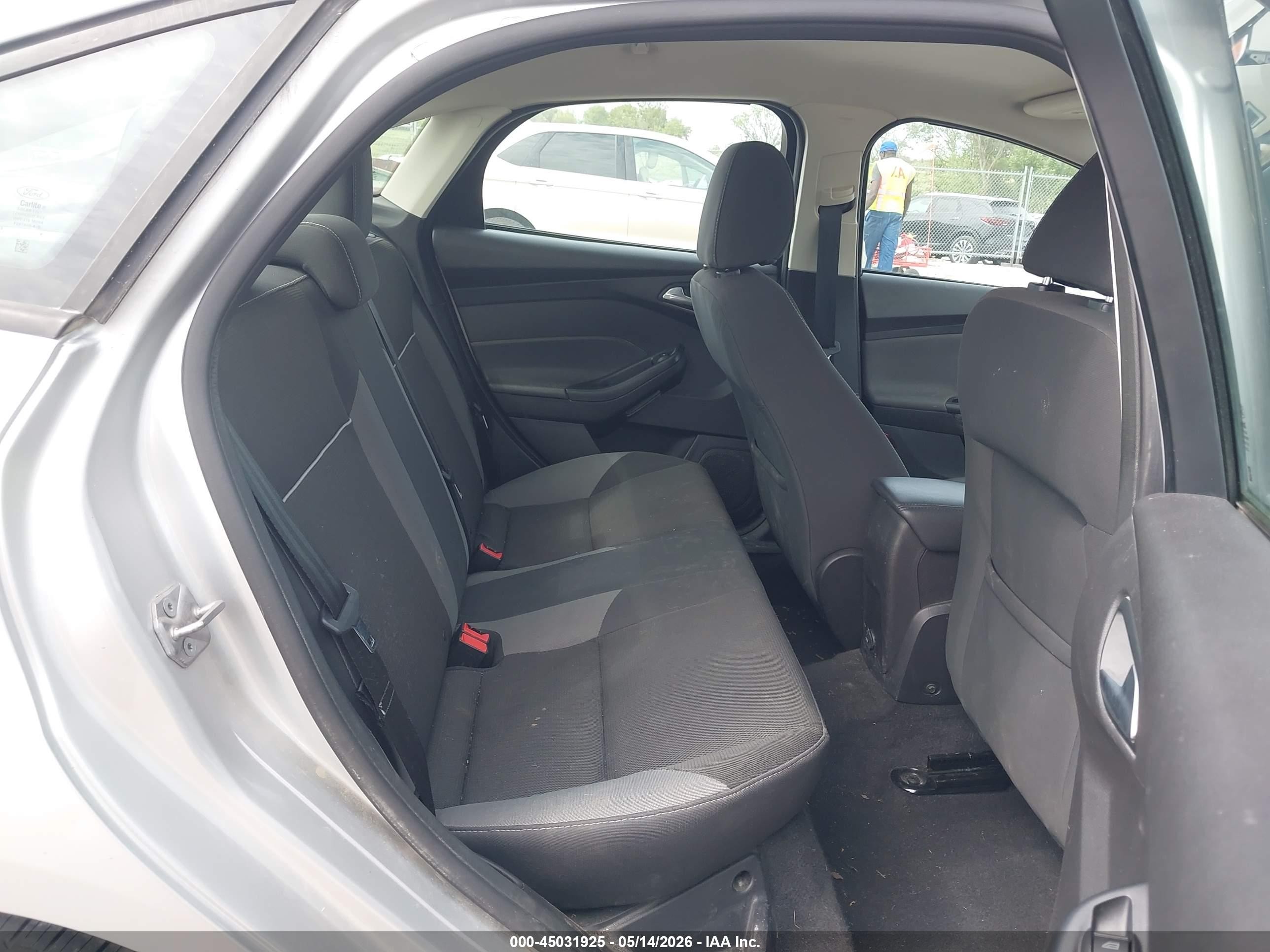 2014 Ford Focus Se Silver vin: 1FADP3F21EL110526