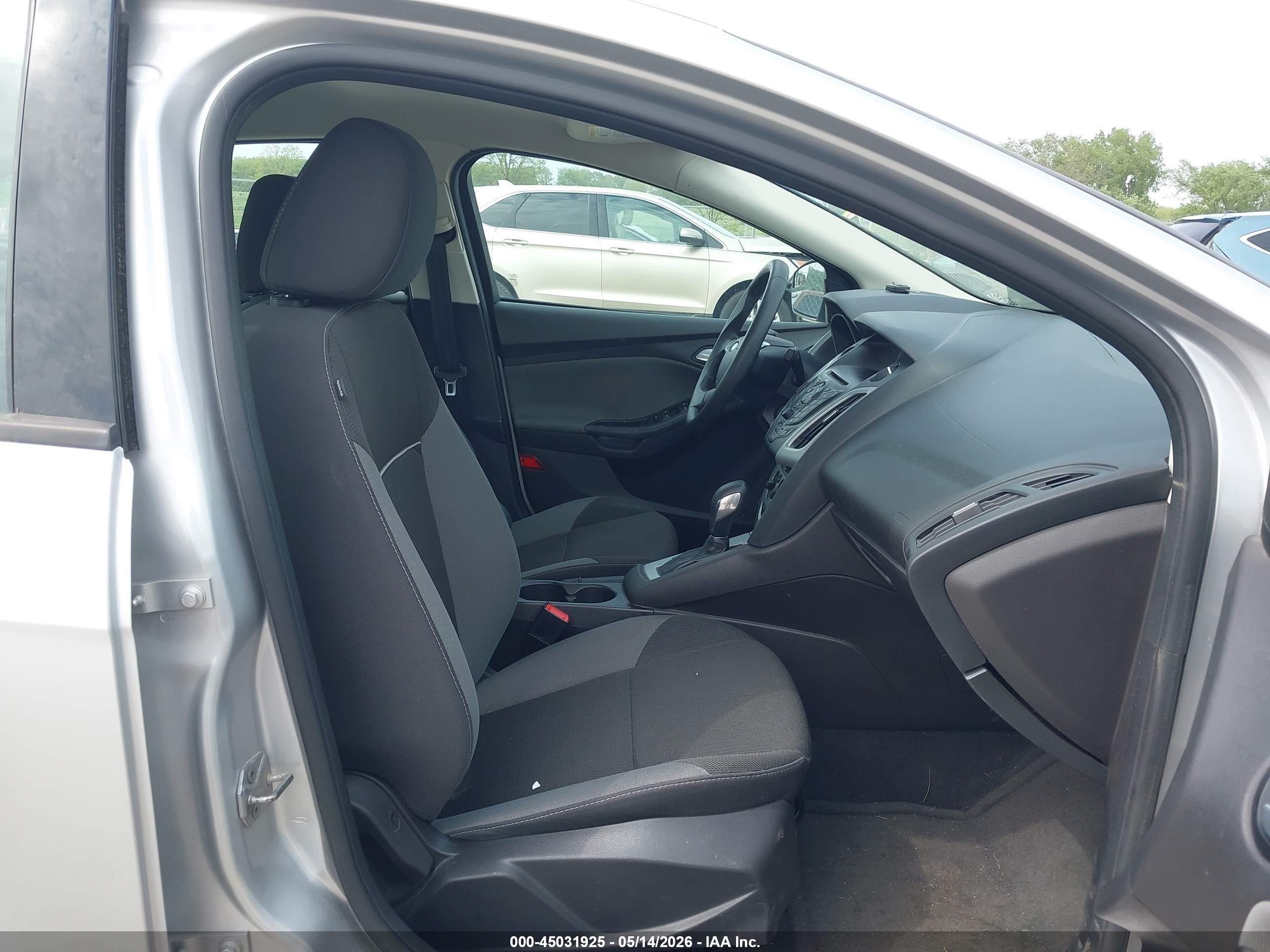 2014 Ford Focus Se Silver vin: 1FADP3F21EL110526