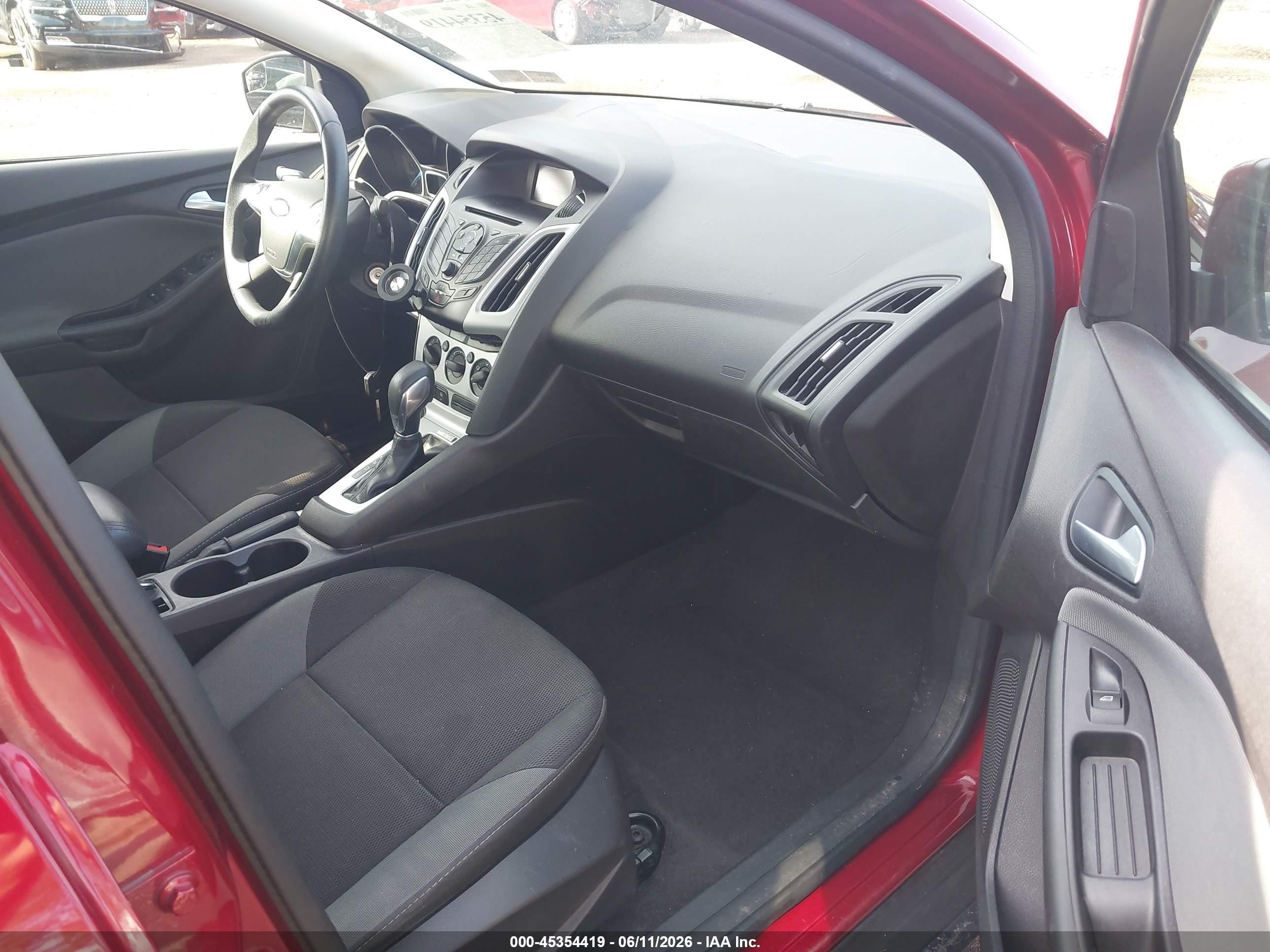 2014 Ford Focus Se Красный vin: 1FADP3F21EL128606