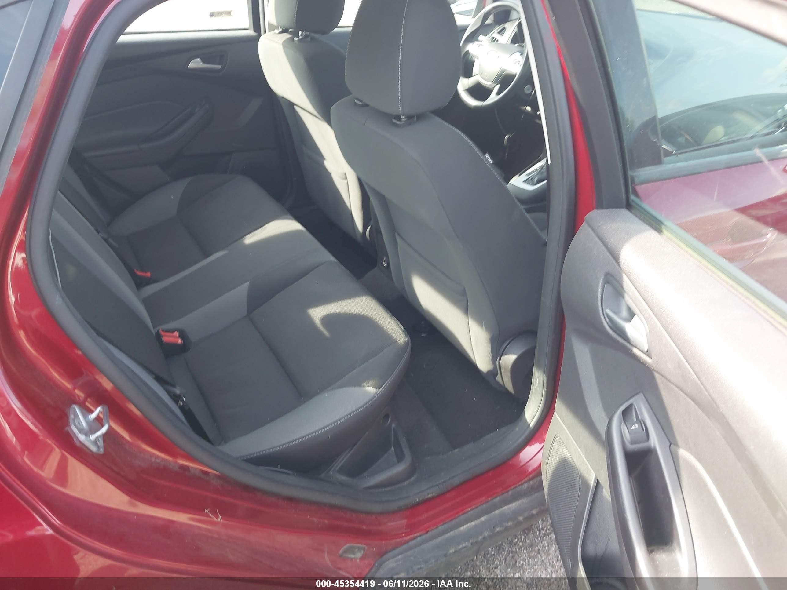 2014 Ford Focus Se Красный vin: 1FADP3F21EL128606