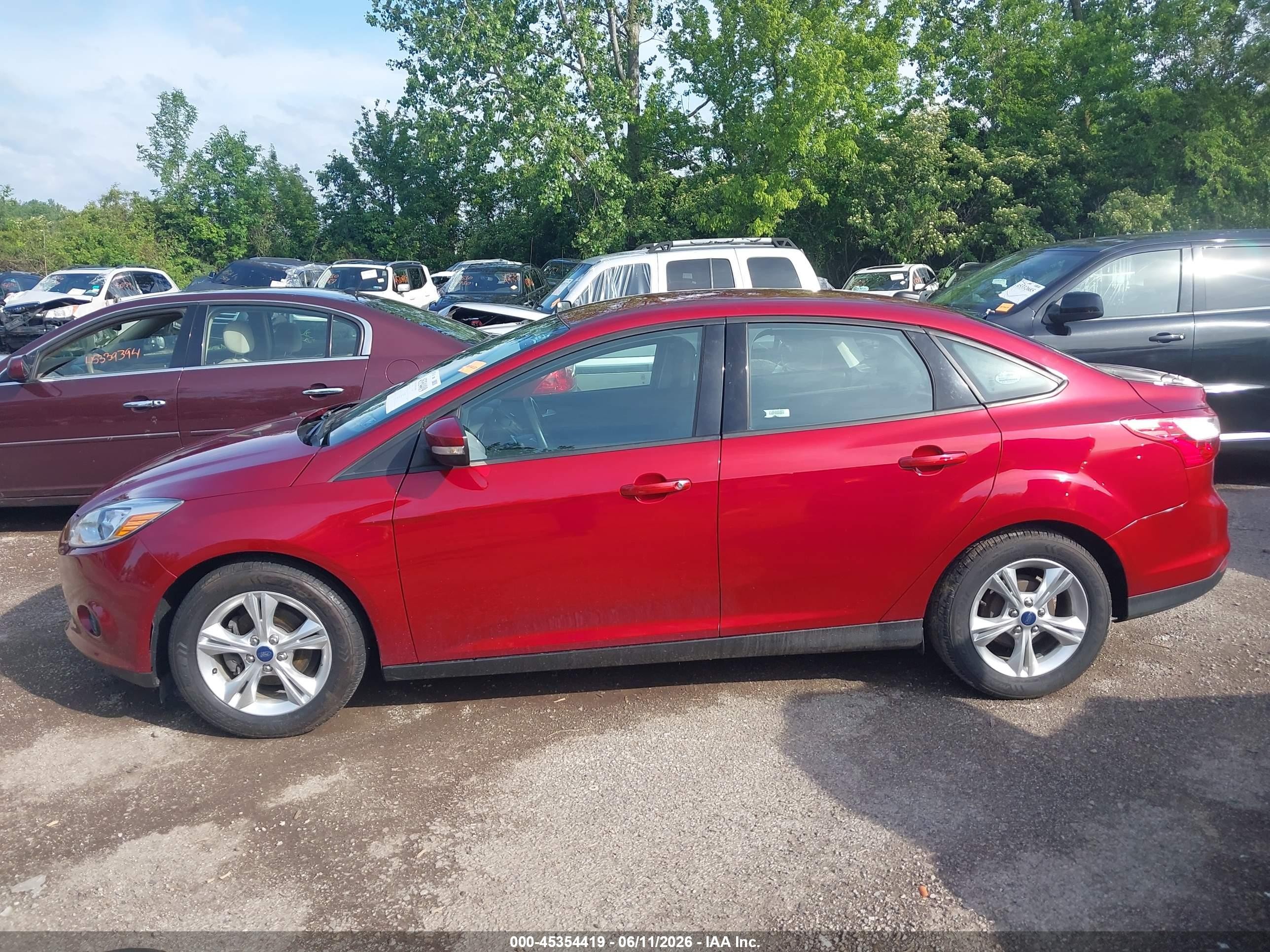 2014 Ford Focus Se Красный vin: 1FADP3F21EL128606
