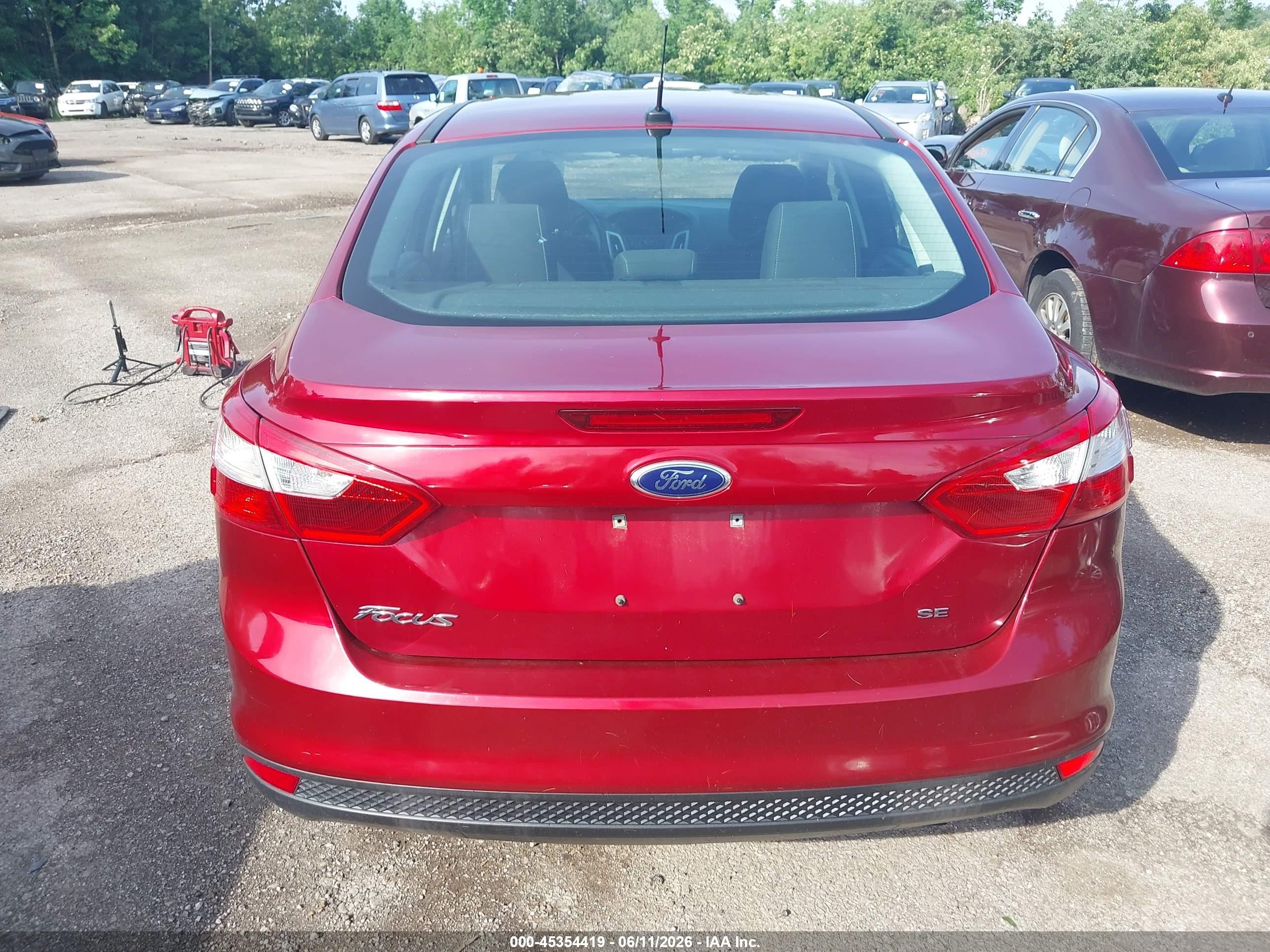 2014 Ford Focus Se Красный vin: 1FADP3F21EL128606