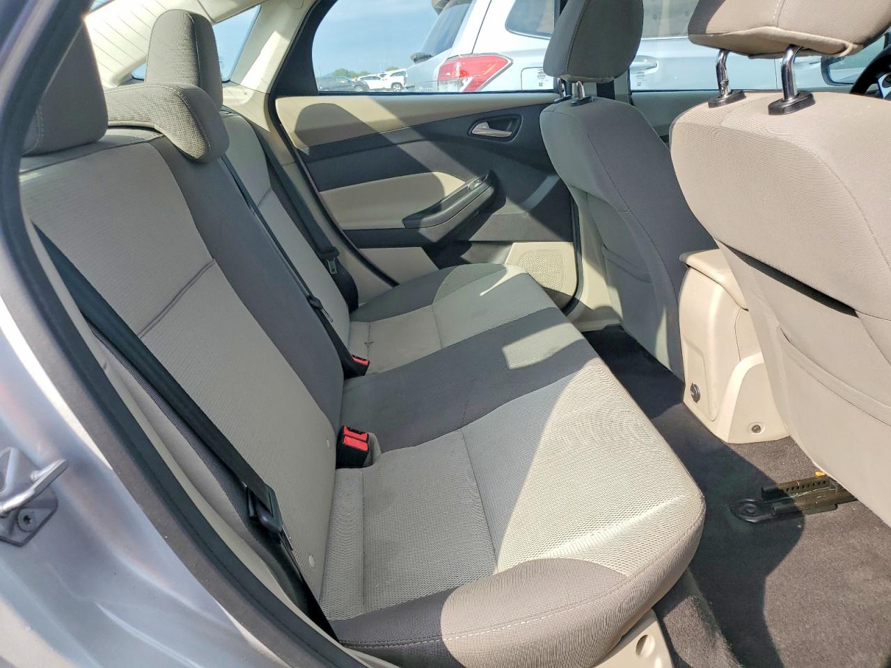 2014 Ford Focus Se Silver vin: 1FADP3F21EL165543