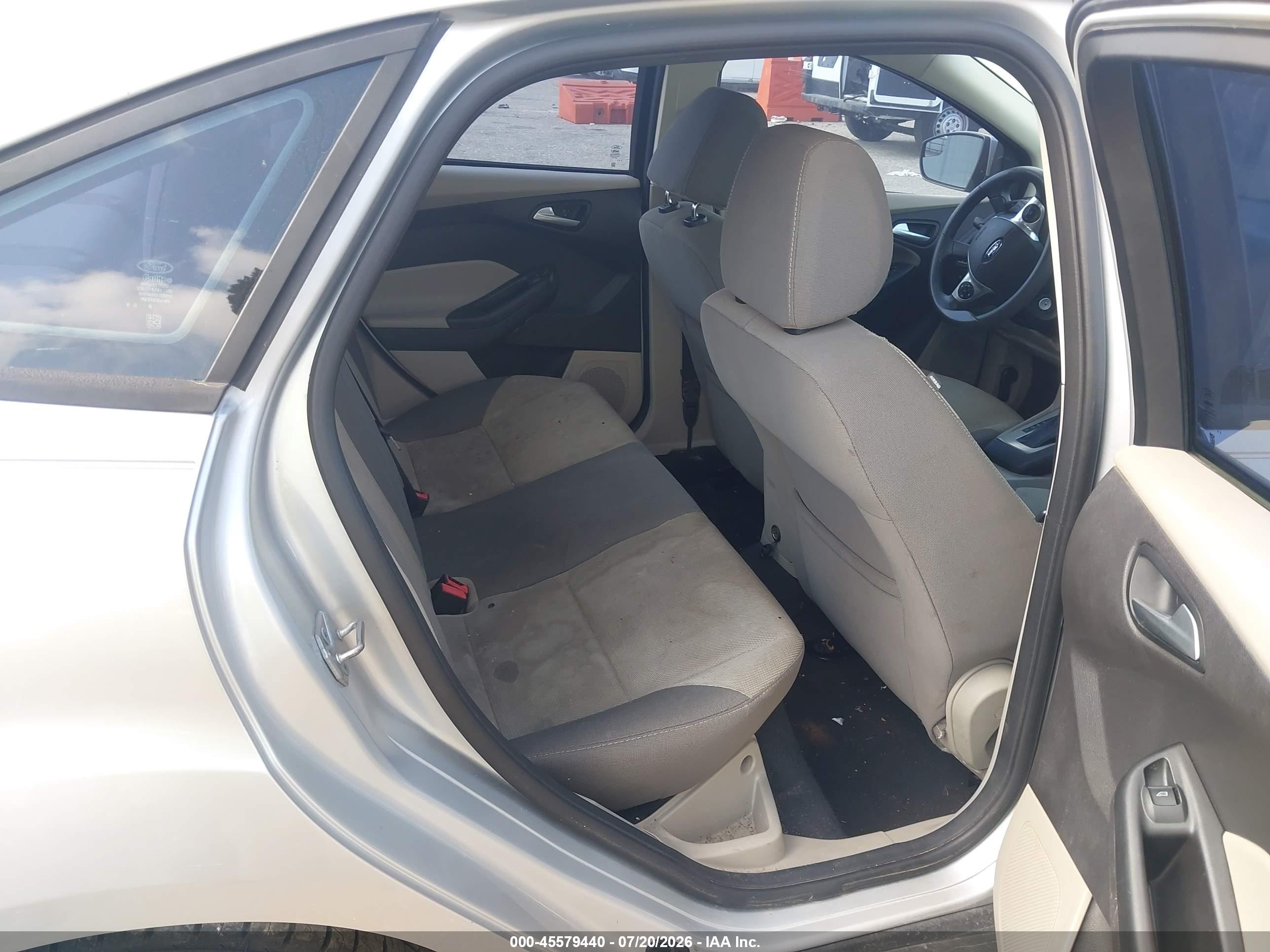2014 Ford Focus Se Silver vin: 1FADP3F21EL184013