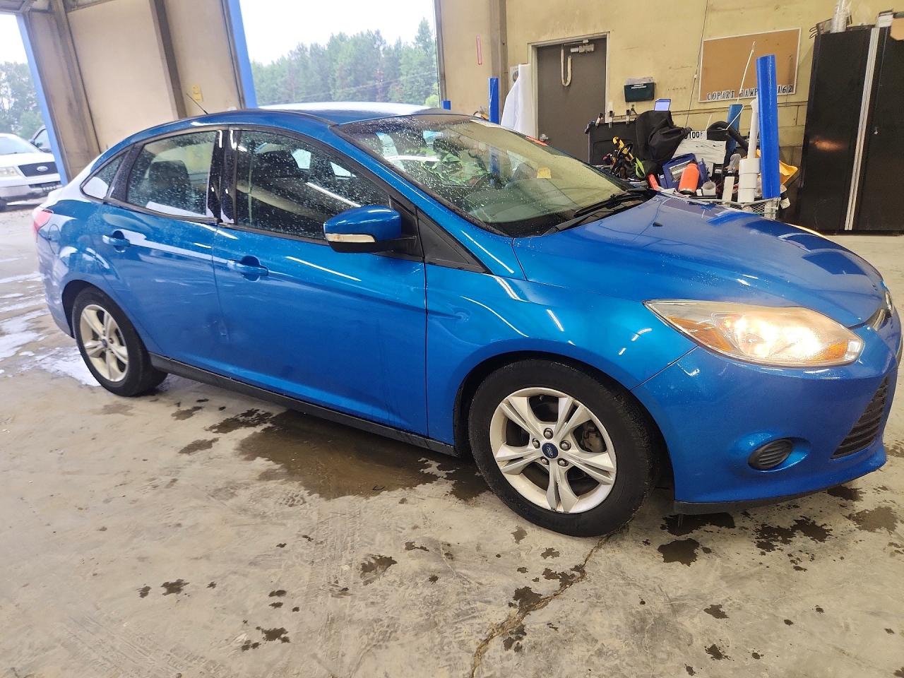 2014 Ford Focus Se Blue vin: 1FADP3F21EL244596