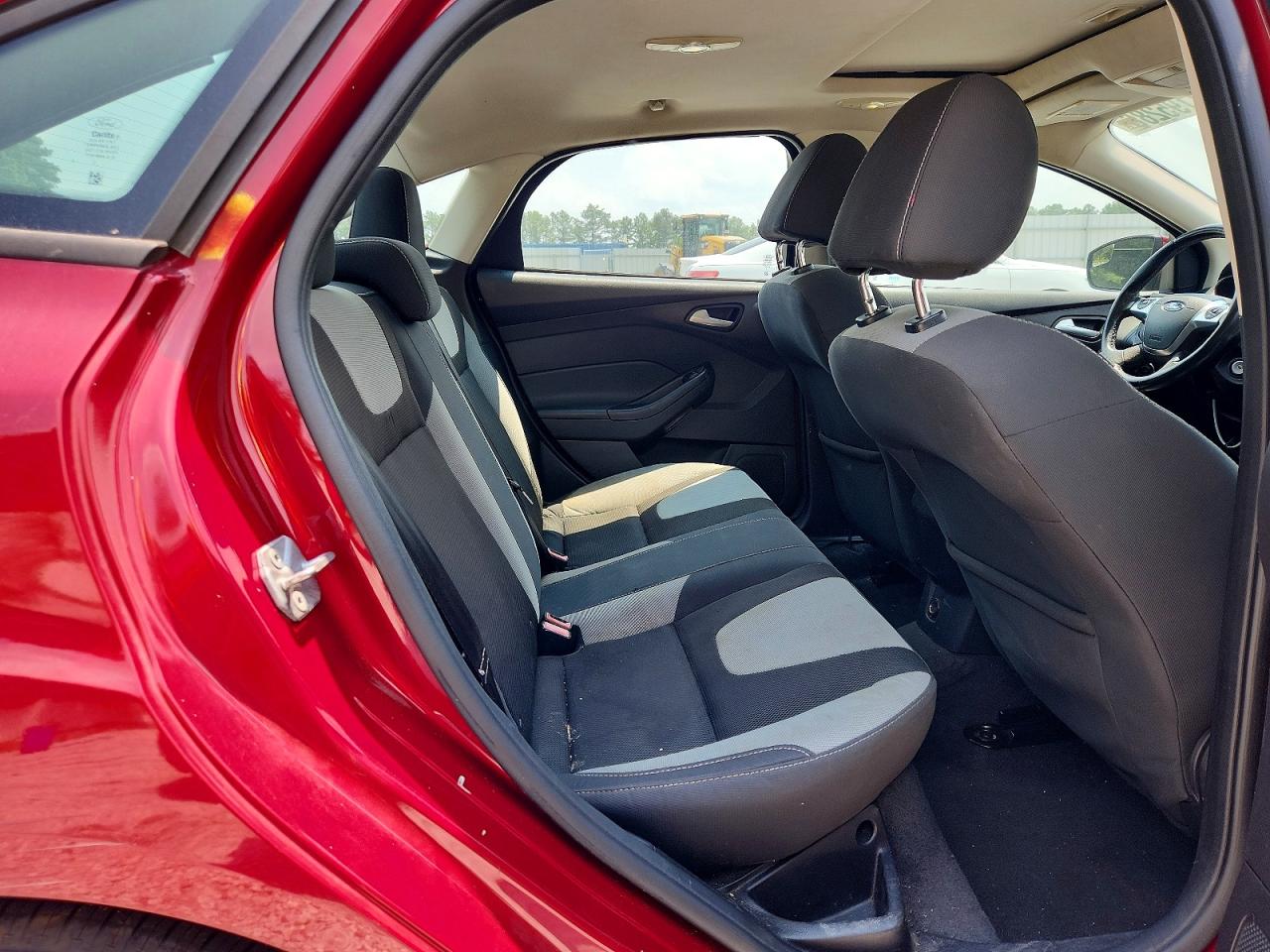 2014 Ford Focus Se Red vin: 1FADP3F21EL308765