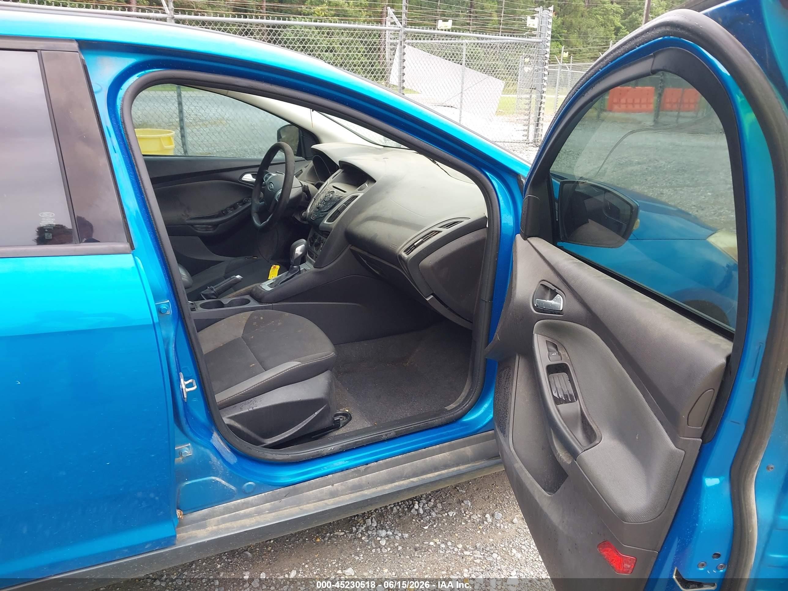 2014 Ford Focus Se Blue vin: 1FADP3F21EL311858