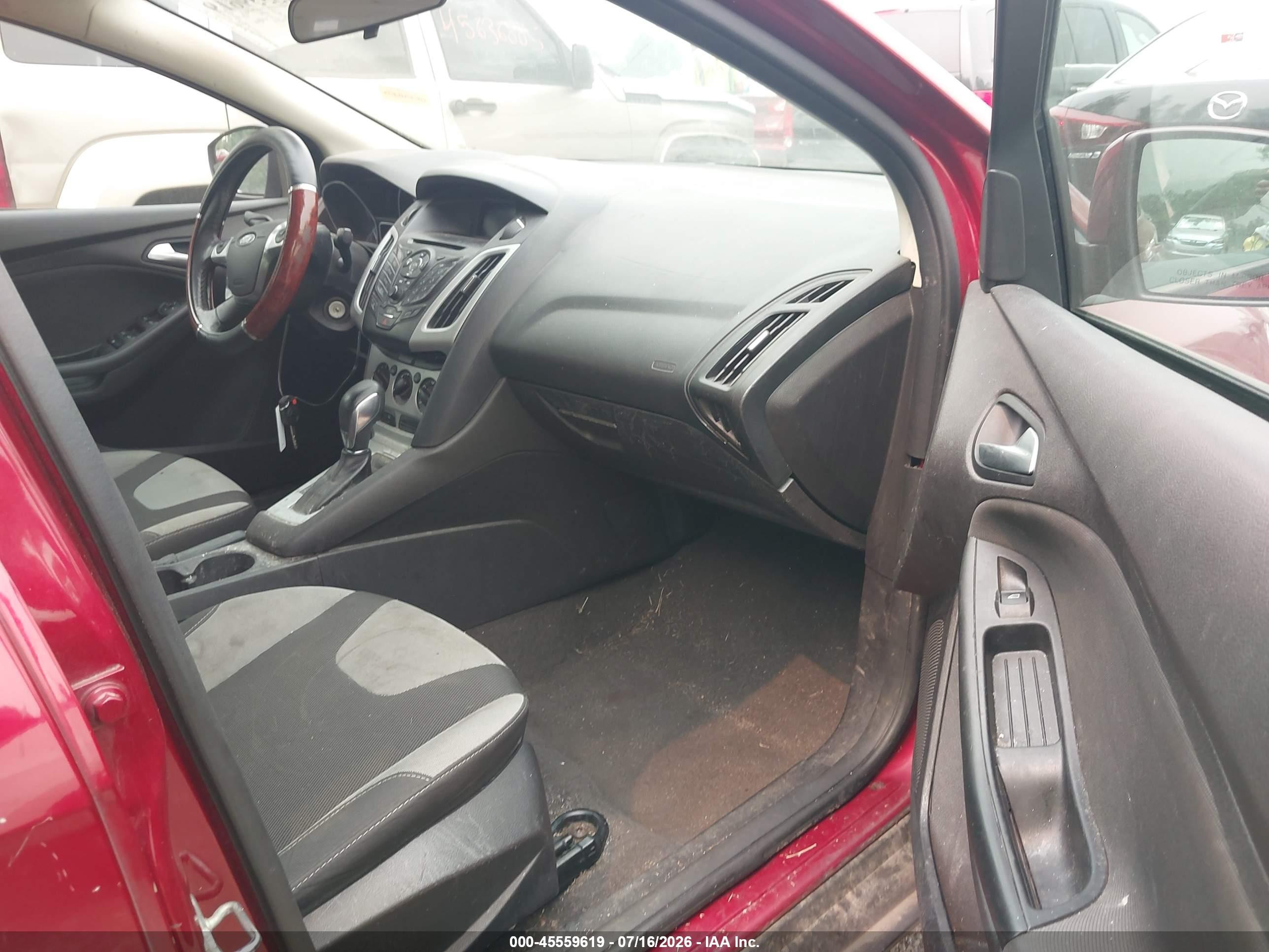 2014 Ford Focus Se Red vin: 1FADP3F21EL346917