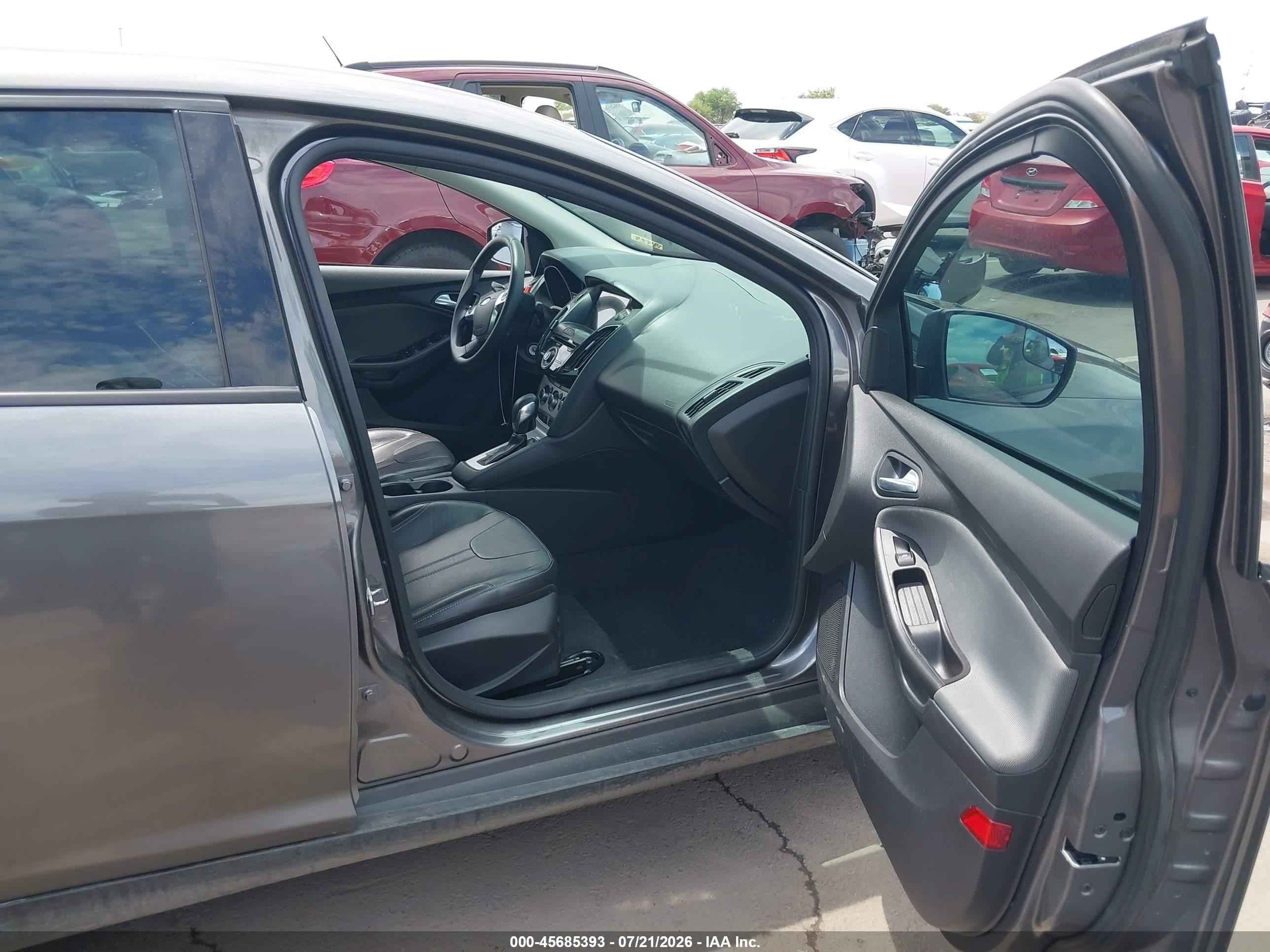 2014 Ford Focus Se Gray vin: 1FADP3F21EL363121