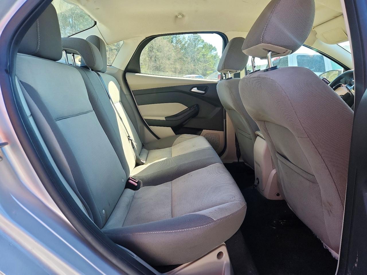 2014 Ford Focus Se Серебряный vin: 1FADP3F21EL378556