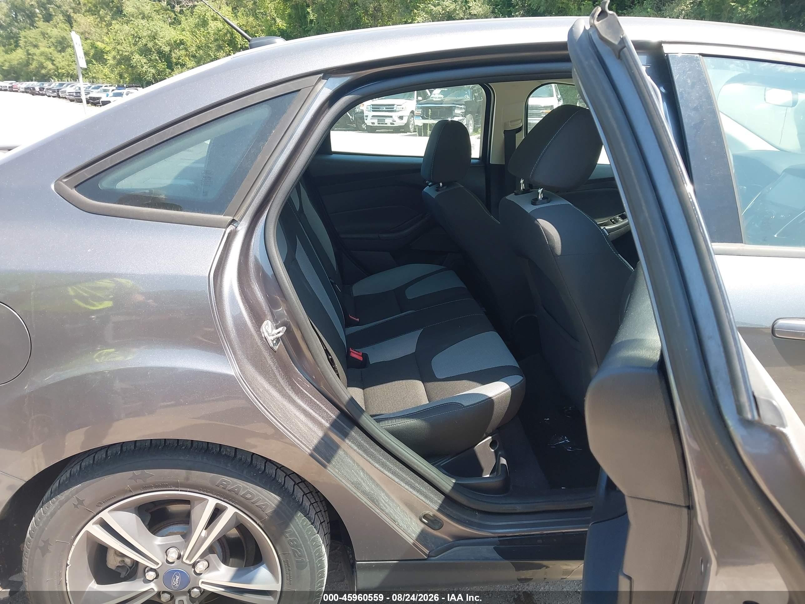 2014 Ford Focus Se Gray vin: 1FADP3F21EL381635