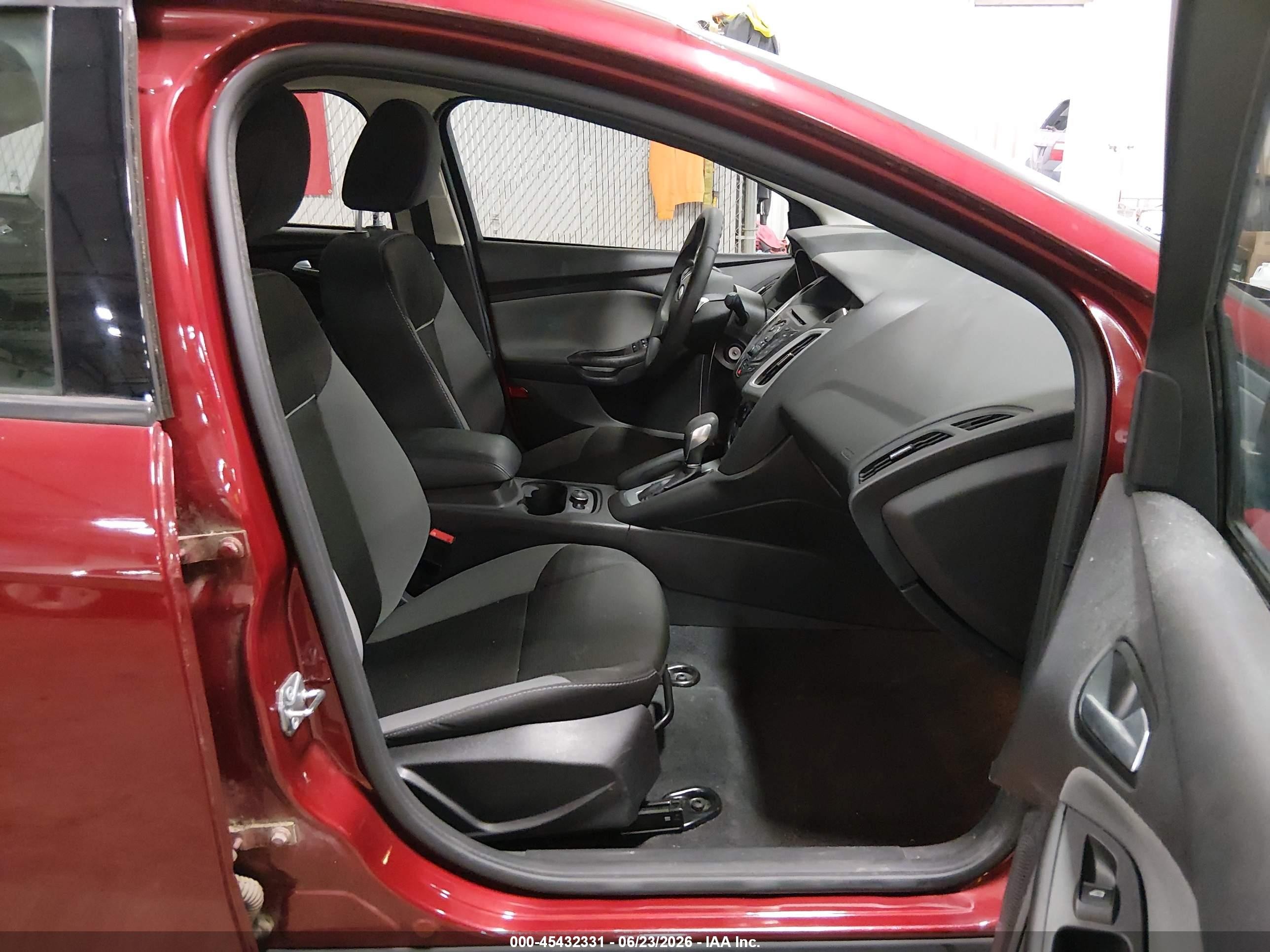 2014 Ford Focus Se Red vin: 1FADP3F21EL398774
